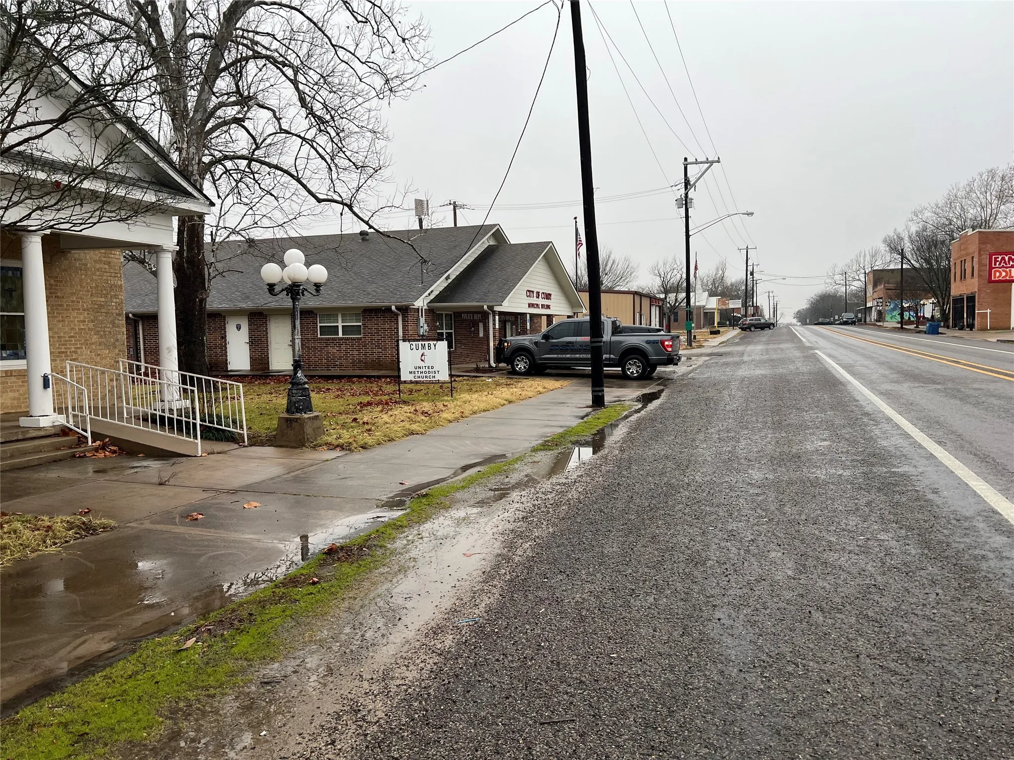 Looking east along Main Street, FM 499