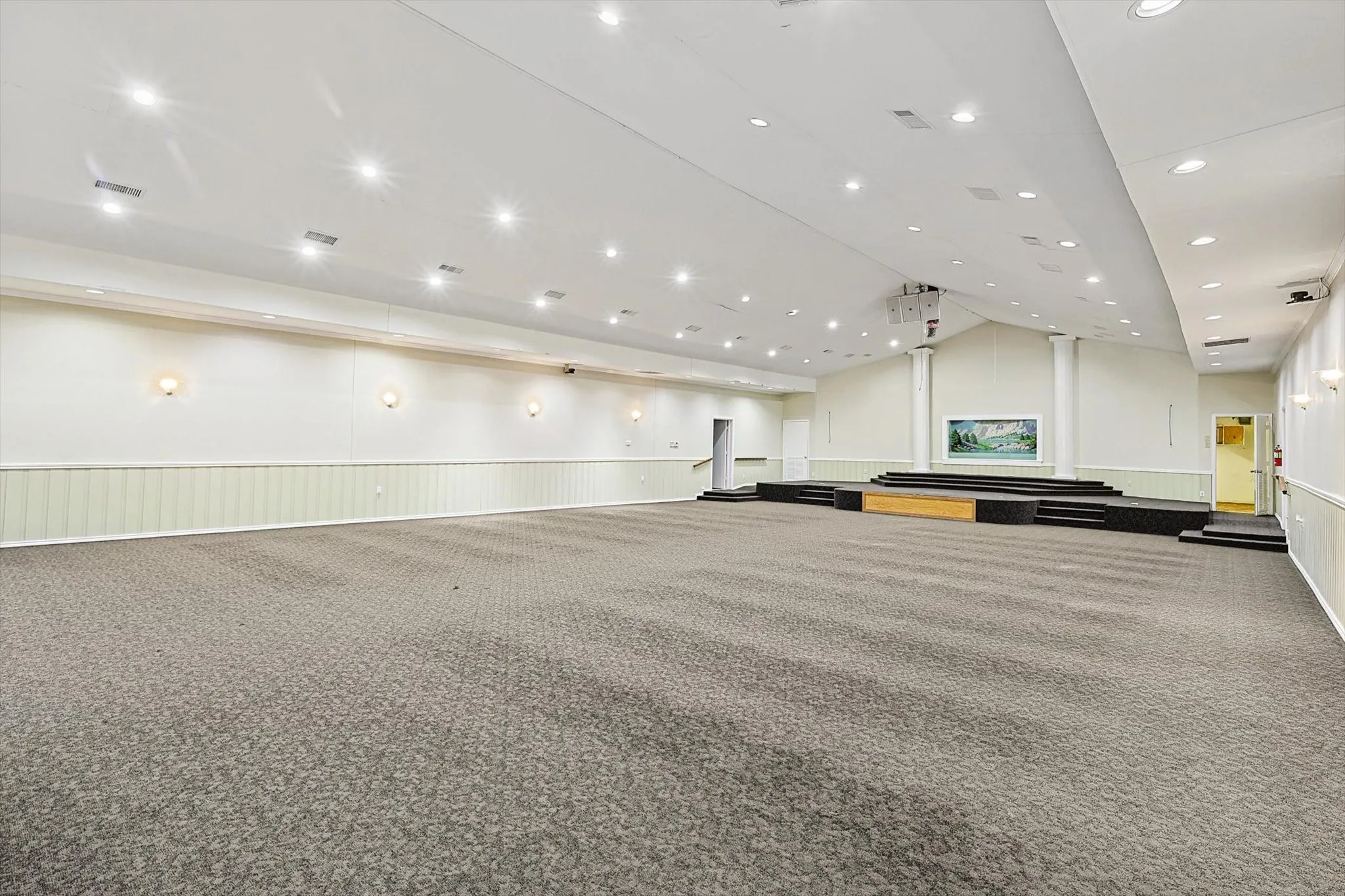 Oversized large sanctuary