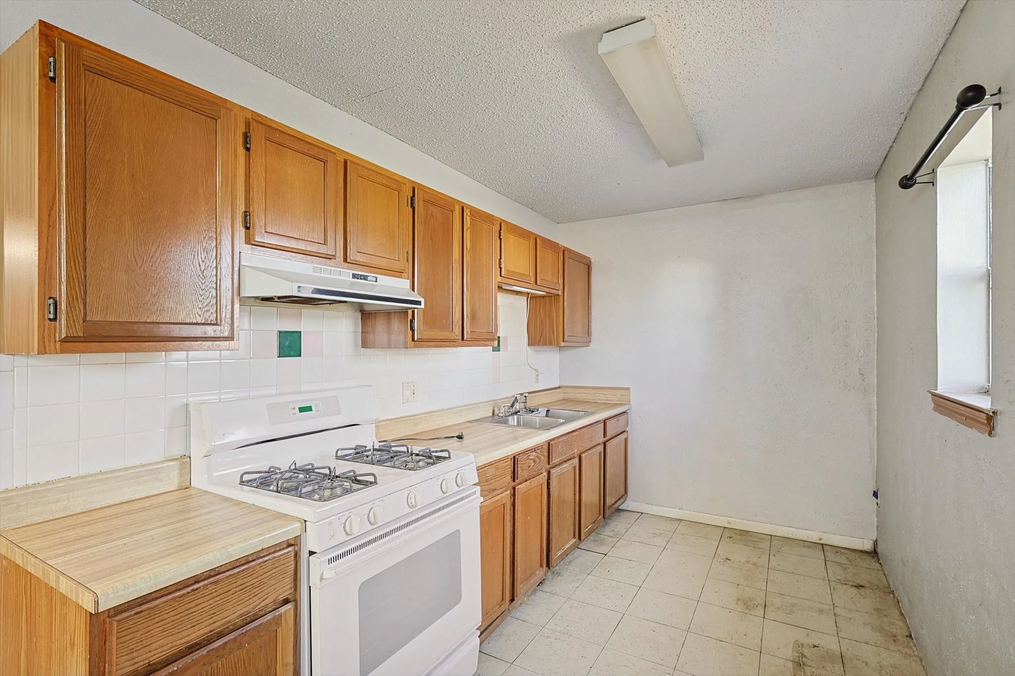 Kitchen with gas availability