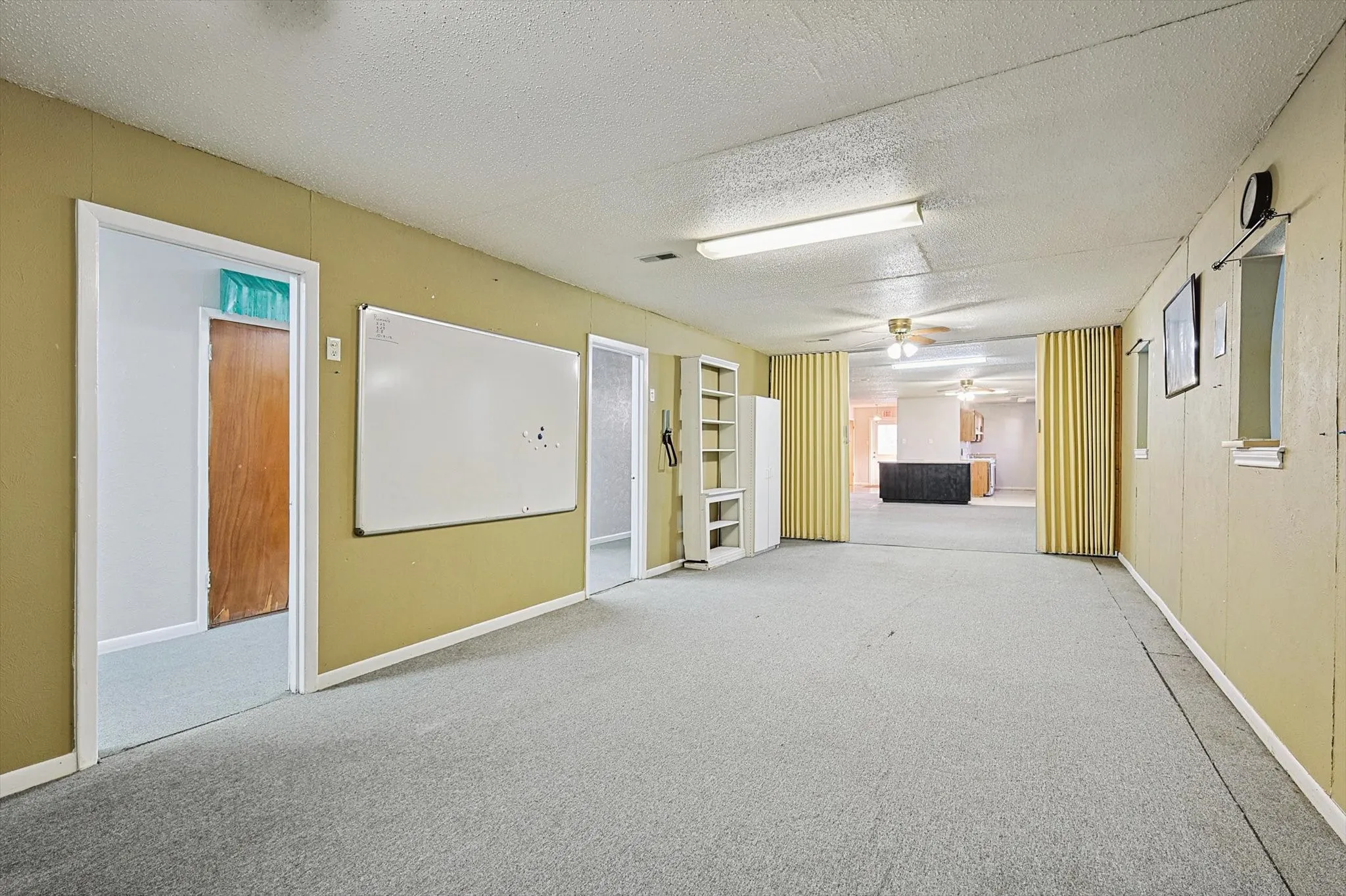 Multiple large rooms for gathering