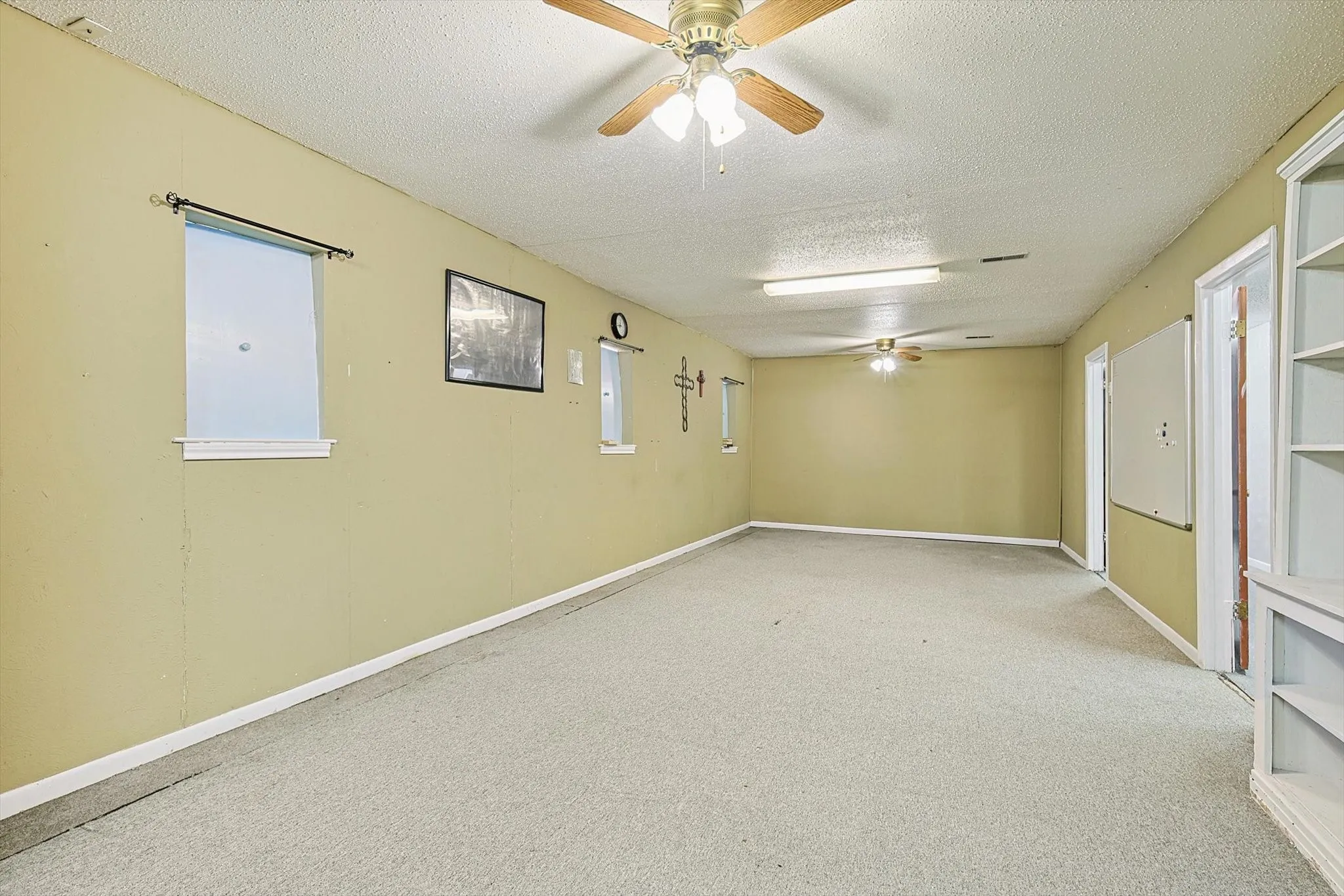 Multiple large rooms for gathering