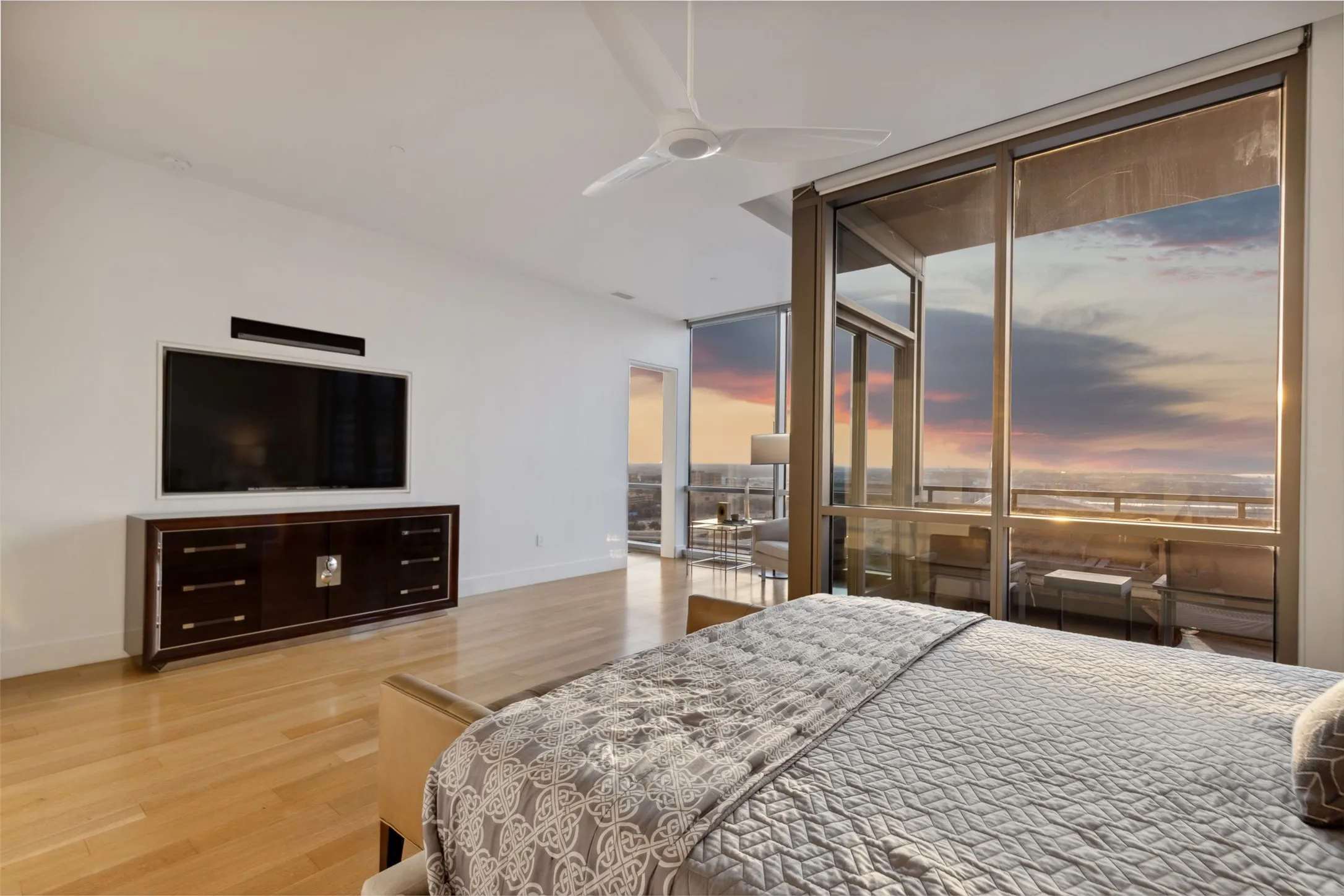 Condominium For Sale in Dallas County , 2200 Victory Avenue 1705, Dallas, Texas 75219, 2 Bedrooms, 3 Bathrooms, 2 Garage spaces, 2,558 Sqft, built in 2007, Price $1,300,000, mls#20839855, Real Estate Agent in Dallas, Homes For Sale in Dallas county, Homes For Sale in Dallas, Realtor in Dallas Texas, Real Estate Brokerage Independent Realty Texas, Luminita Cordes Realtor