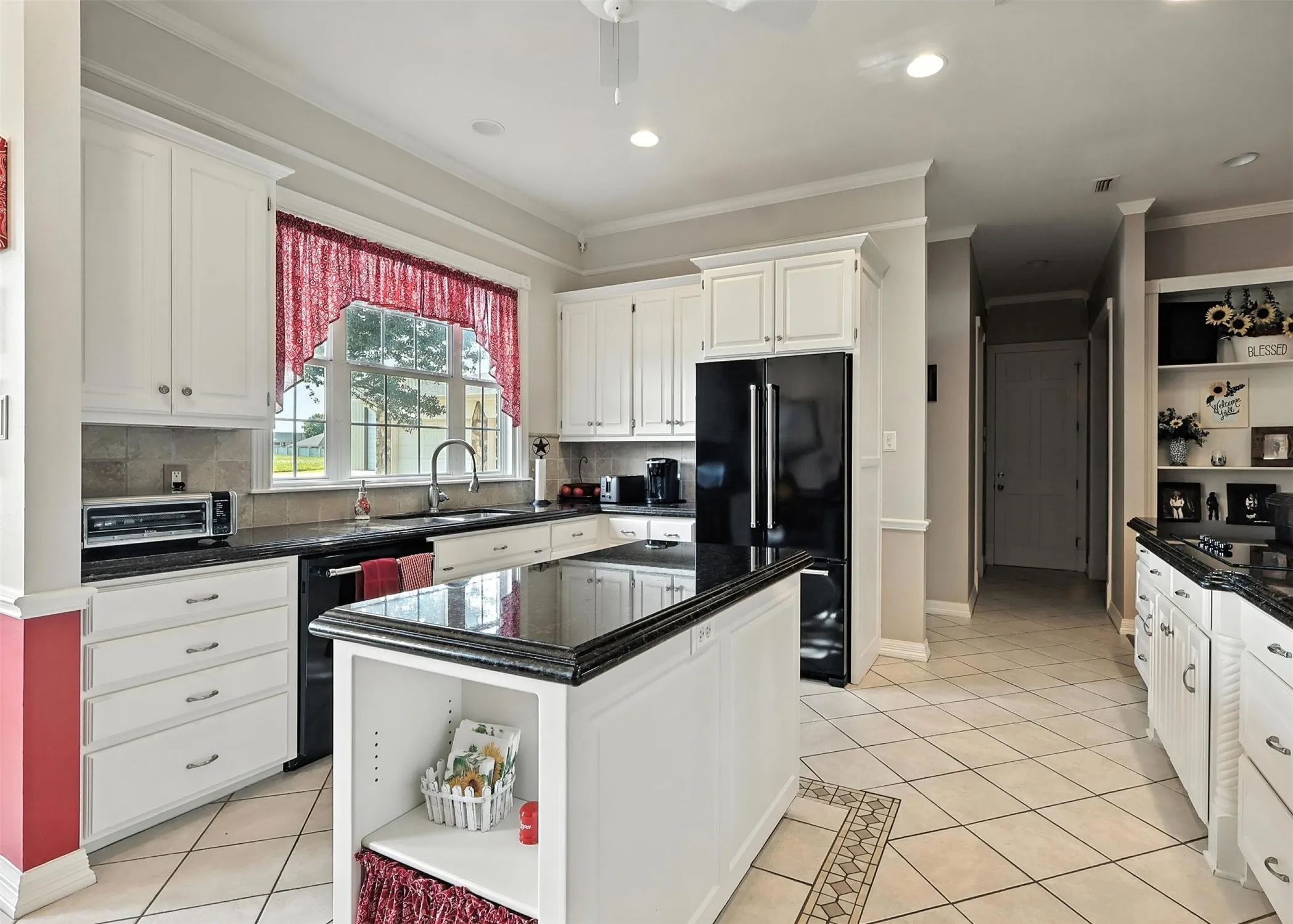 Single Family Residence For Sale in Hopkins County , 902 Booker Street, Sulphur Springs, Texas 75482, 3 Bedroom, 3 Bathroom, 4 Garage spaces, 3,661 Sqft, built in 1995, Preowned, mls#20836599, Real Estate Agent in Sulphur Springs, Homes For Sale in Hopkins county, Homes For Sale in Sulphur Springs, Realtor in Sulphur Springs Texas, Real Estate Brokerage Independent Realty Texas, Luminita Cordes Realtor