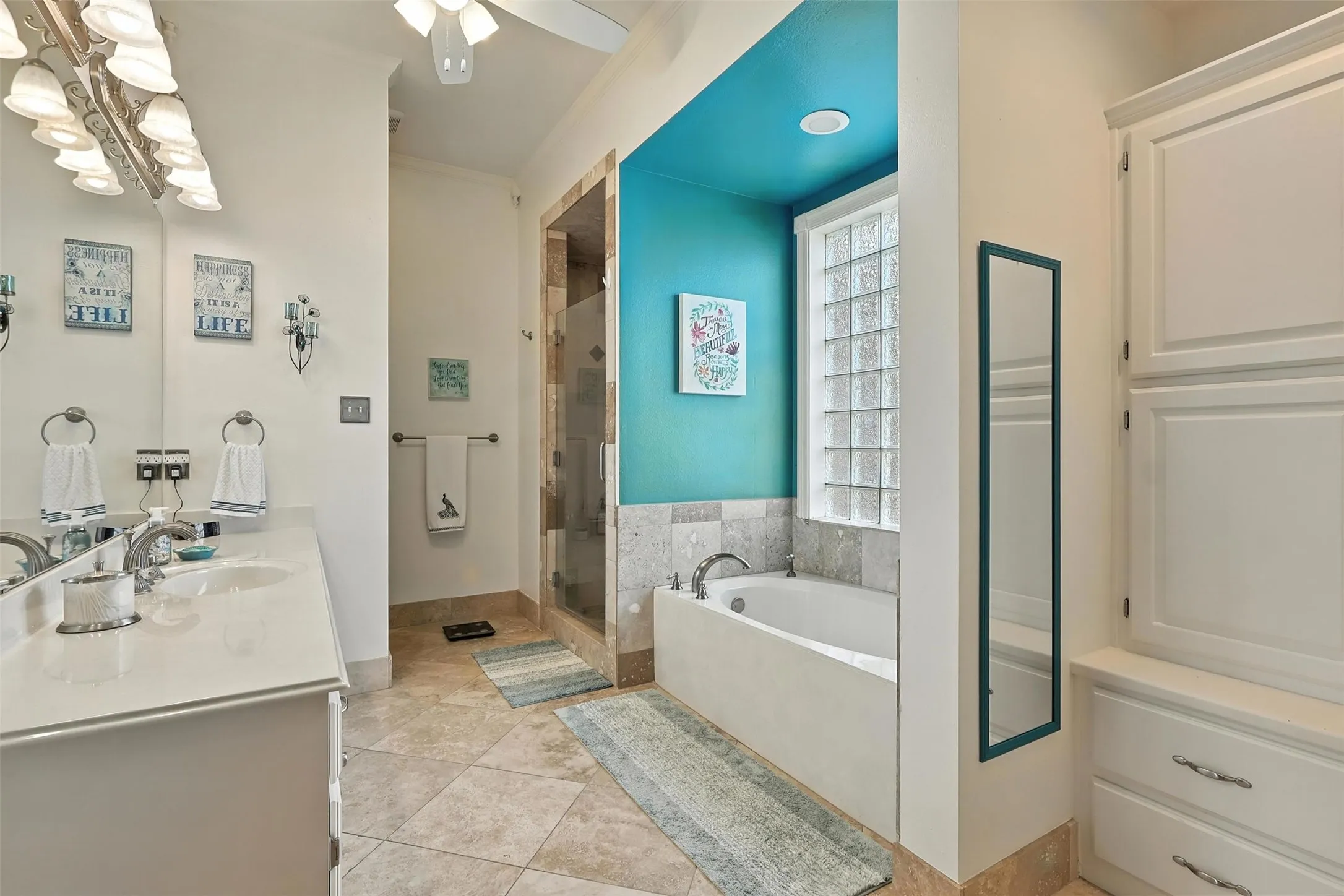 Single Family Residence For Sale in Hopkins County , 902 Booker Street, Sulphur Springs, Texas 75482, 3 Bedroom, 3 Bathroom, 4 Garage spaces, 3,661 Sqft, built in 1995, Preowned, mls#20836599, Real Estate Agent in Sulphur Springs, Homes For Sale in Hopkins county, Homes For Sale in Sulphur Springs, Realtor in Sulphur Springs Texas, Real Estate Brokerage Independent Realty Texas, Luminita Cordes Realtor