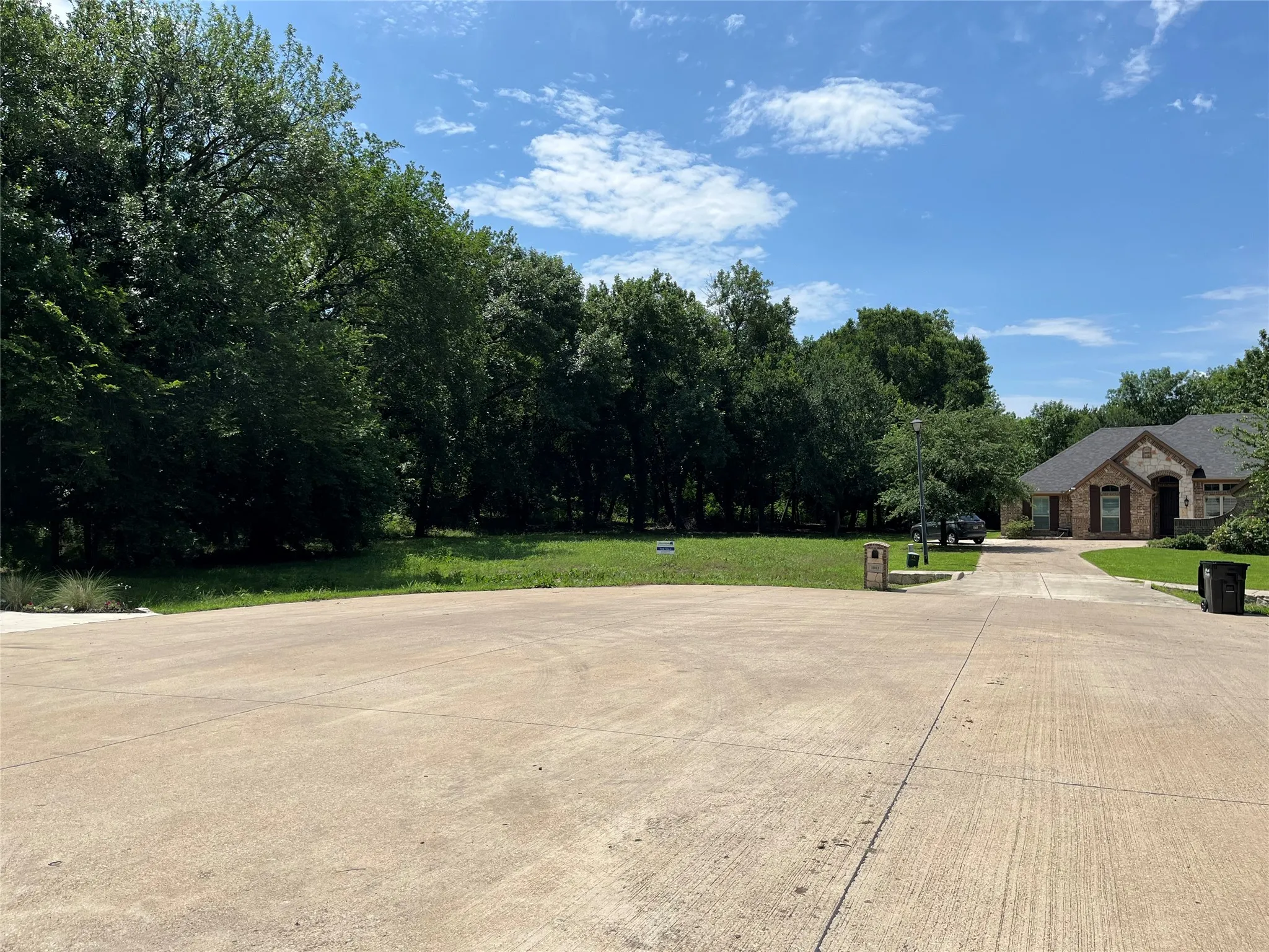 1.2-acre Cul-de sac lot!