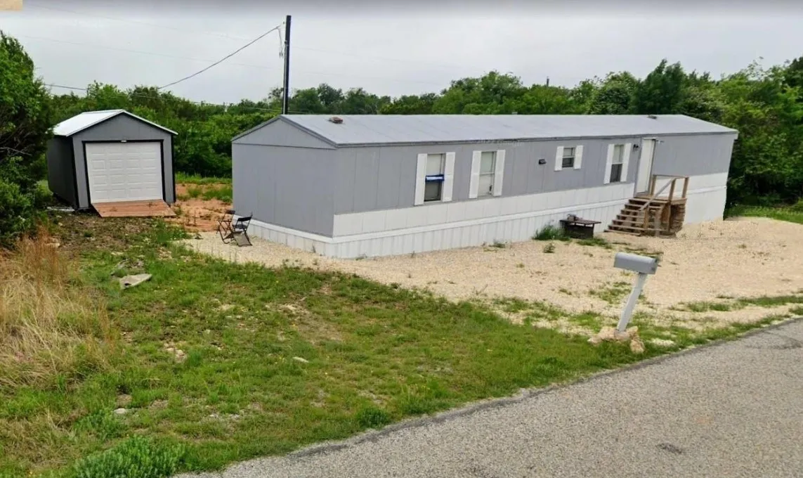 Manufactured Home For Sale in Hood County , 3509 Evergreen Drive, Granbury, Texas 76048, 3 Bedroom, 2 Bathroom, 1 Garage spaces, 1,216 Sqft, built in 1997, Price $99,995, mls#20841413, Real Estate Agent in Granbury, Homes For Sale in Hood county, Homes For Sale in Granbury, Realtor in Granbury Texas, Real Estate Brokerage Independent Realty Texas, Luminita Cordes Realtor