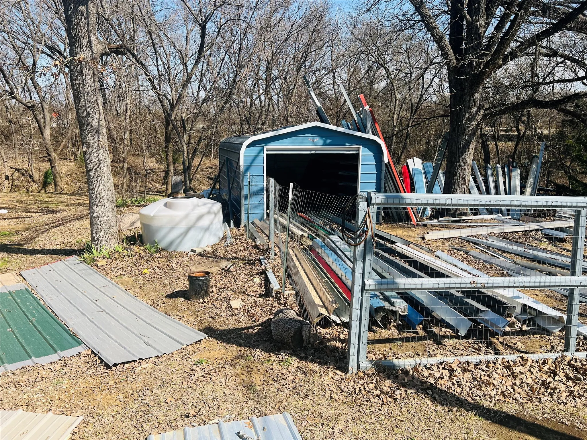 View of yard with an outbuilding