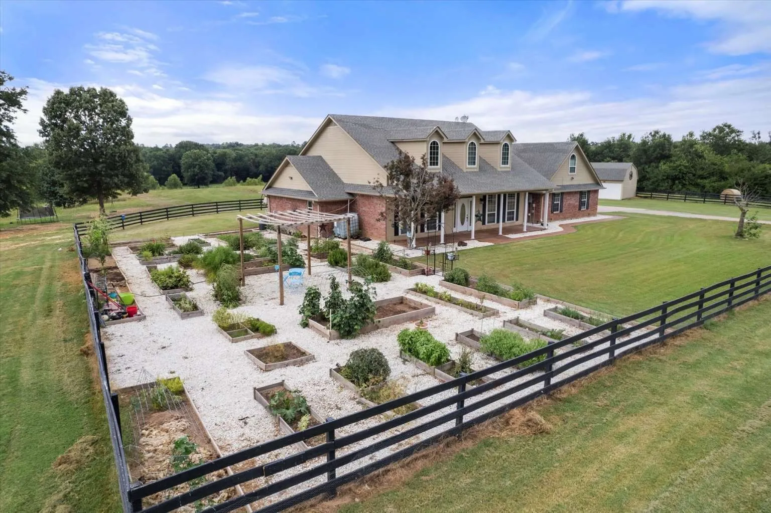 Single Family Residence For Sale in Franklin (TX) County , 274 CR 3230 SW 3230, Winnsboro, Texas 75494, 4 Bedroom, 3 Bathroom, 2 Garage spaces, 2,312 Sqft, built in 1999, Preowned, mls#20842967, Real Estate Agent in Winnsboro, Homes For Sale in Franklin (TX) county, Homes For Sale in Winnsboro, Realtor in Winnsboro Texas, Real Estate Brokerage Independent Realty Texas, Luminita Cordes Realtor