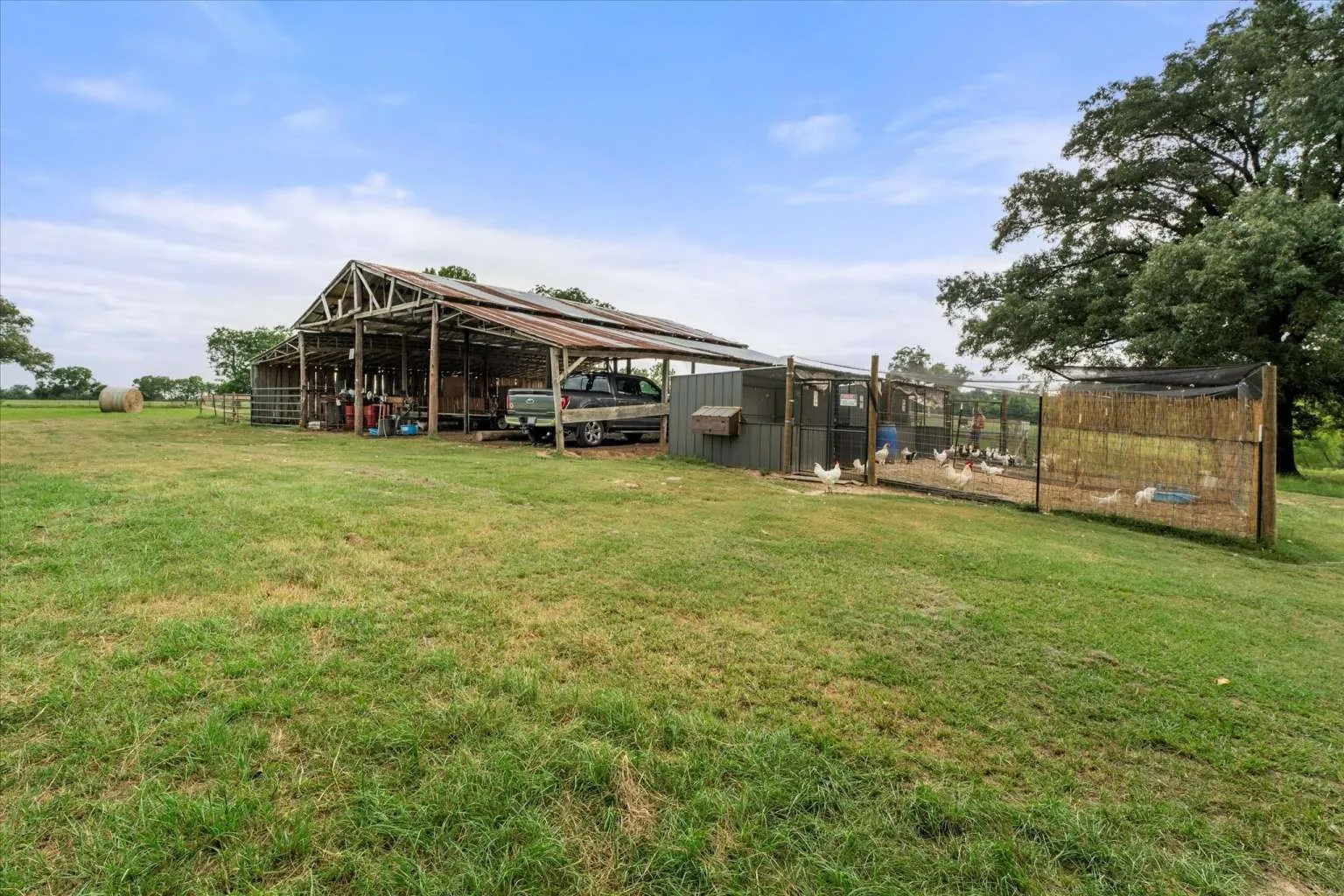 Single Family Residence For Sale in Franklin (TX) County , 274 CR 3230 SW 3230, Winnsboro, Texas 75494, 4 Bedroom, 3 Bathroom, 2 Garage spaces, 2,312 Sqft, built in 1999, Preowned, mls#20842967, Real Estate Agent in Winnsboro, Homes For Sale in Franklin (TX) county, Homes For Sale in Winnsboro, Realtor in Winnsboro Texas, Real Estate Brokerage Independent Realty Texas, Luminita Cordes Realtor
