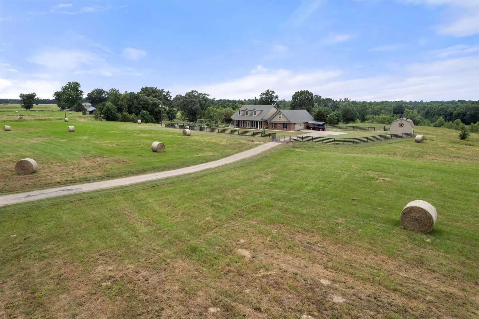 Single Family Residence For Sale in Franklin (TX) County , 274 CR 3230 SW 3230, Winnsboro, Texas 75494, 4 Bedroom, 3 Bathroom, 2 Garage spaces, 2,312 Sqft, built in 1999, Preowned, mls#20842967, Real Estate Agent in Winnsboro, Homes For Sale in Franklin (TX) county, Homes For Sale in Winnsboro, Realtor in Winnsboro Texas, Real Estate Brokerage Independent Realty Texas, Luminita Cordes Realtor