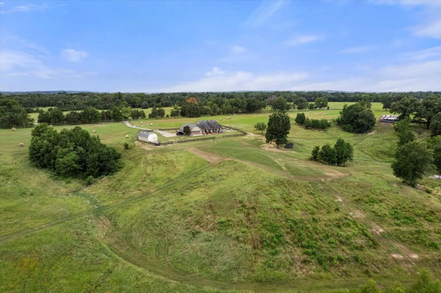 Single Family Residence For Sale in Franklin (TX) County , 274 CR 3230 SW 3230, Winnsboro, Texas 75494, 4 Bedroom, 3 Bathroom, 2 Garage spaces, 2,312 Sqft, built in 1999, Preowned, mls#20842967, Real Estate Agent in Winnsboro, Homes For Sale in Franklin (TX) county, Homes For Sale in Winnsboro, Realtor in Winnsboro Texas, Real Estate Brokerage Independent Realty Texas, Luminita Cordes Realtor