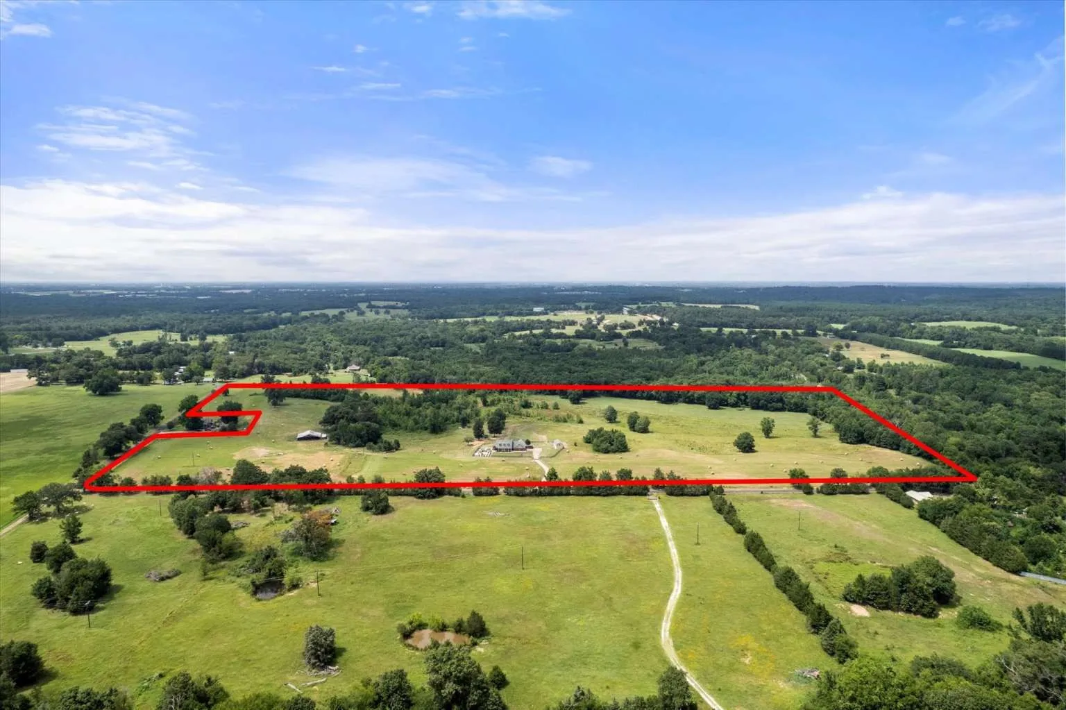 Single Family Residence For Sale in Franklin (TX) County , 274 CR 3230 SW 3230, Winnsboro, Texas 75494, 4 Bedroom, 3 Bathroom, 2 Garage spaces, 2,312 Sqft, built in 1999, Preowned, mls#20842967, Real Estate Agent in Winnsboro, Homes For Sale in Franklin (TX) county, Homes For Sale in Winnsboro, Realtor in Winnsboro Texas, Real Estate Brokerage Independent Realty Texas, Luminita Cordes Realtor