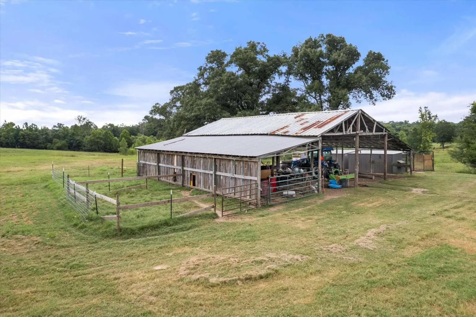 Single Family Residence For Sale in Franklin (TX) County , 274 CR 3230 SW 3230, Winnsboro, Texas 75494, 4 Bedroom, 3 Bathroom, 2 Garage spaces, 2,312 Sqft, built in 1999, Preowned, mls#20842967, Real Estate Agent in Winnsboro, Homes For Sale in Franklin (TX) county, Homes For Sale in Winnsboro, Realtor in Winnsboro Texas, Real Estate Brokerage Independent Realty Texas, Luminita Cordes Realtor