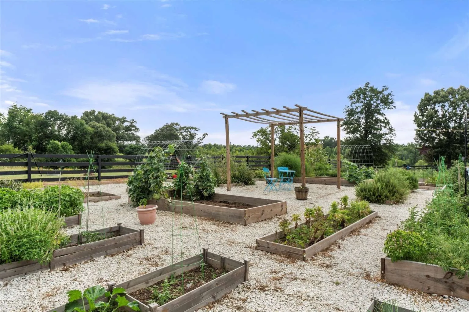 Single Family Residence For Sale in Franklin (TX) County , 274 CR 3230 SW 3230, Winnsboro, Texas 75494, 4 Bedroom, 3 Bathroom, 2 Garage spaces, 2,312 Sqft, built in 1999, Preowned, mls#20842967, Real Estate Agent in Winnsboro, Homes For Sale in Franklin (TX) county, Homes For Sale in Winnsboro, Realtor in Winnsboro Texas, Real Estate Brokerage Independent Realty Texas, Luminita Cordes Realtor
