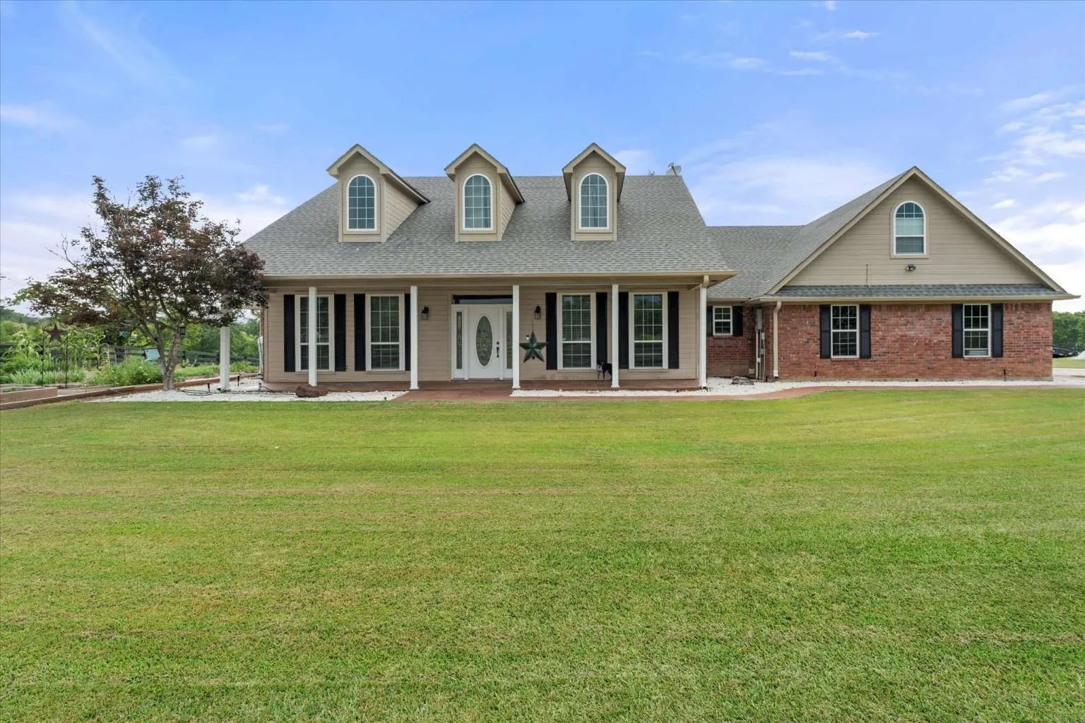 Single Family Residence For Sale in Franklin (TX) County , 274 CR 3230 SW 3230, Winnsboro, Texas 75494, 4 Bedroom, 3 Bathroom, 2 Garage spaces, 2,312 Sqft, built in 1999, Preowned, mls#20842967, Real Estate Agent in Winnsboro, Homes For Sale in Franklin (TX) county, Homes For Sale in Winnsboro, Realtor in Winnsboro Texas, Real Estate Brokerage Independent Realty Texas, Luminita Cordes Realtor