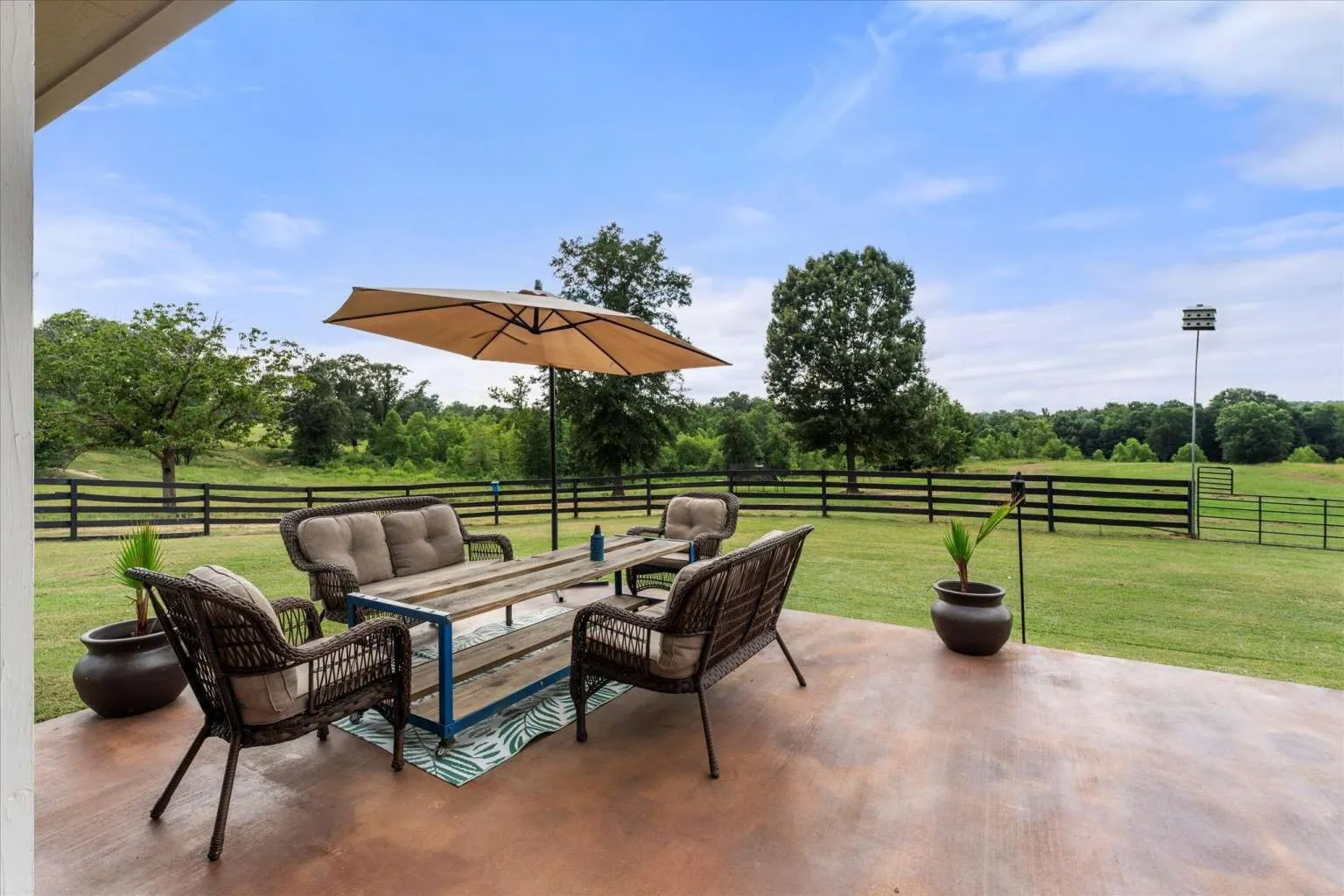 Single Family Residence For Sale in Franklin (TX) County , 274 CR 3230 SW 3230, Winnsboro, Texas 75494, 4 Bedroom, 3 Bathroom, 2 Garage spaces, 2,312 Sqft, built in 1999, Preowned, mls#20842967, Real Estate Agent in Winnsboro, Homes For Sale in Franklin (TX) county, Homes For Sale in Winnsboro, Realtor in Winnsboro Texas, Real Estate Brokerage Independent Realty Texas, Luminita Cordes Realtor