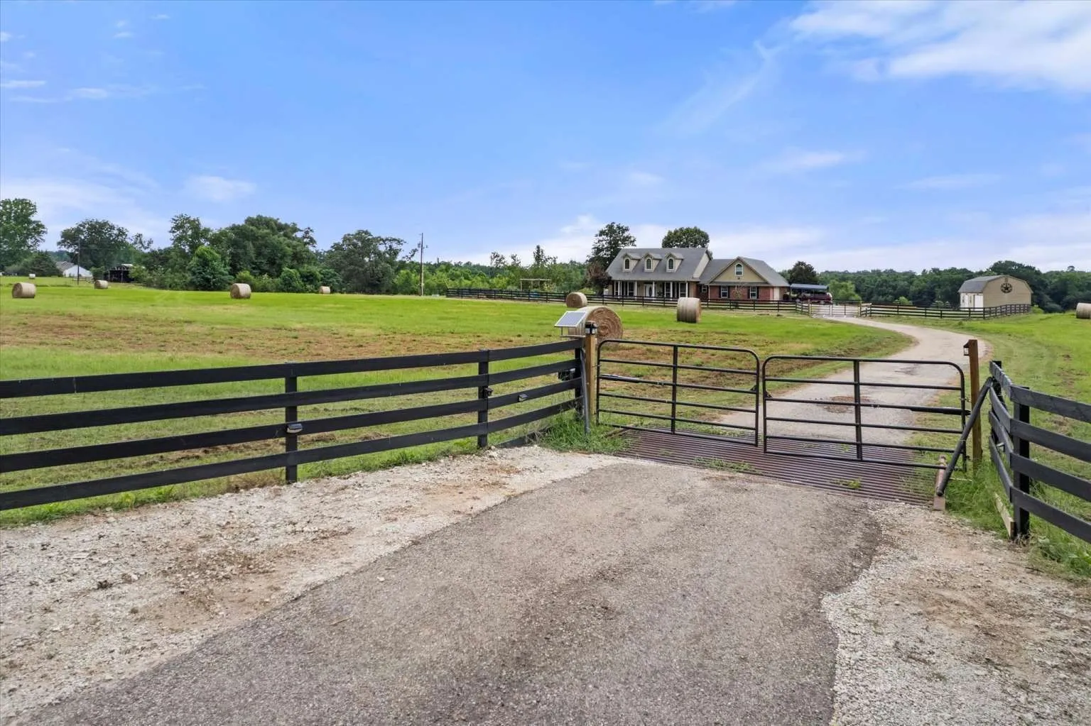 Single Family Residence For Sale in Franklin (TX) County , 274 CR 3230 SW 3230, Winnsboro, Texas 75494, 4 Bedroom, 3 Bathroom, 2 Garage spaces, 2,312 Sqft, built in 1999, Preowned, mls#20842967, Real Estate Agent in Winnsboro, Homes For Sale in Franklin (TX) county, Homes For Sale in Winnsboro, Realtor in Winnsboro Texas, Real Estate Brokerage Independent Realty Texas, Luminita Cordes Realtor