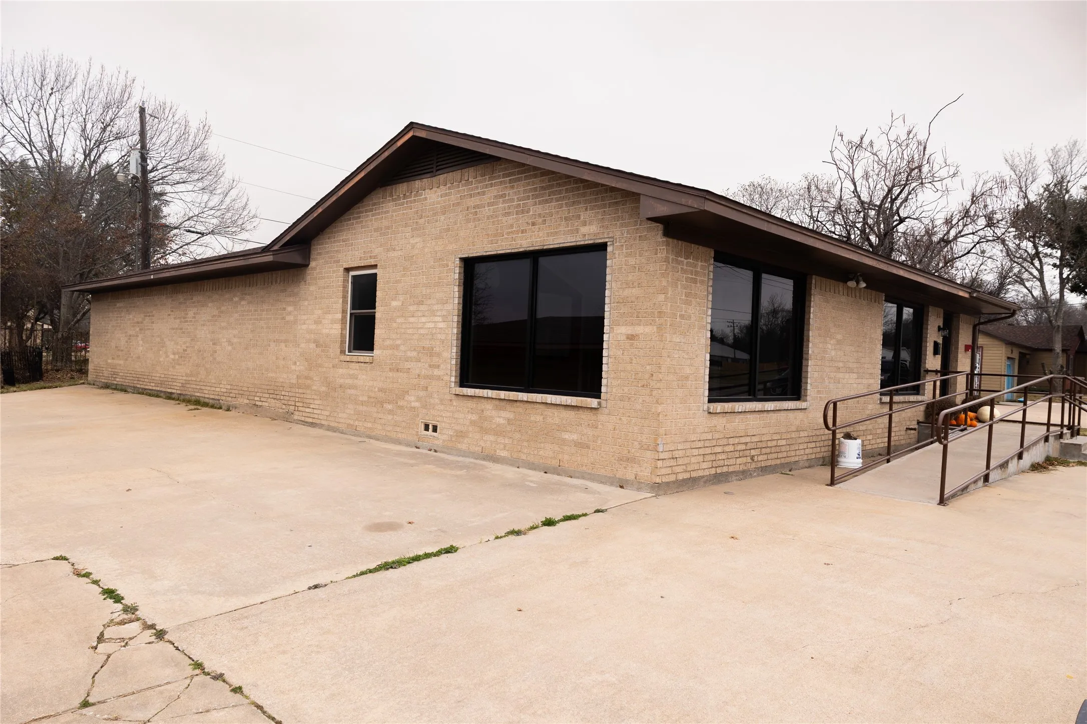 Office For Sale in Fannin County , 503 Lipscomb Street, Bonham, Texas 75418, 0, 0, Garage spaces, 0 Sqft, built in 1995, Preowned, mls#20843141, Real Estate Agent in Bonham, Homes For Sale in Fannin county, Homes For Sale in Bonham, Realtor in Bonham Texas, Real Estate Brokerage Independent Realty Texas, Luminita Cordes Realtor