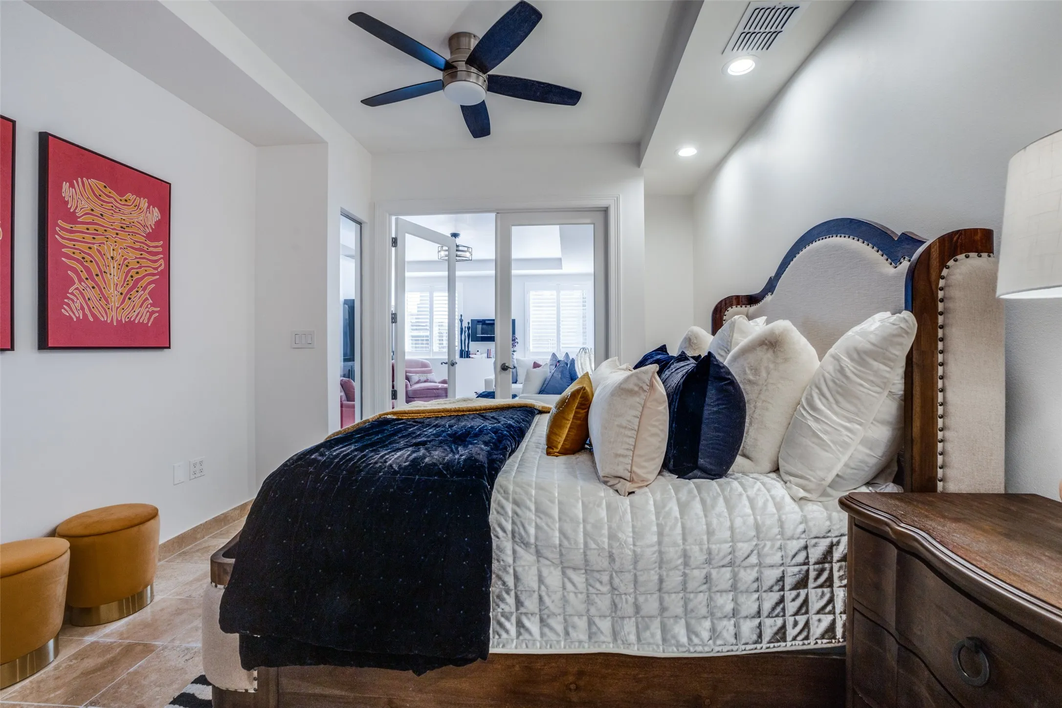 Condominium For Sale in Dallas County , 1505 Elm Street 501, Dallas, Texas 75201, 1 Bedroom, 2 Bathroom, 1 Garage spaces, 1,059 Sqft, built in 1957, Preowned, mls#20836013, Real Estate Agent in Dallas, Homes For Sale in Dallas county, Homes For Sale in Dallas, Realtor in Dallas Texas, Real Estate Brokerage Independent Realty Texas, Luminita Cordes Realtor