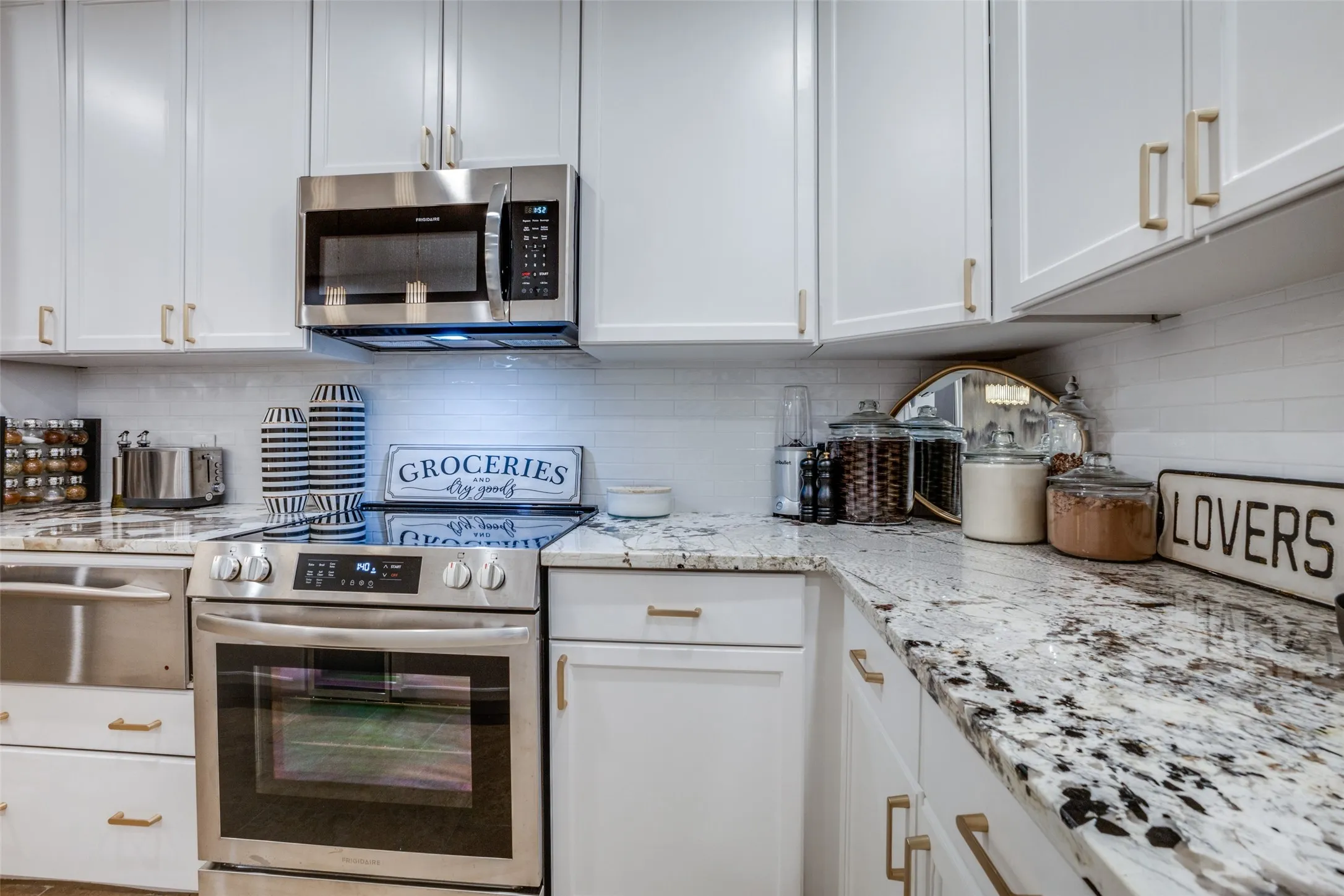 Condominium For Sale in Dallas County , 1505 Elm Street 501, Dallas, Texas 75201, 1 Bedroom, 2 Bathroom, 1 Garage spaces, 1,059 Sqft, built in 1957, Preowned, mls#20836013, Real Estate Agent in Dallas, Homes For Sale in Dallas county, Homes For Sale in Dallas, Realtor in Dallas Texas, Real Estate Brokerage Independent Realty Texas, Luminita Cordes Realtor