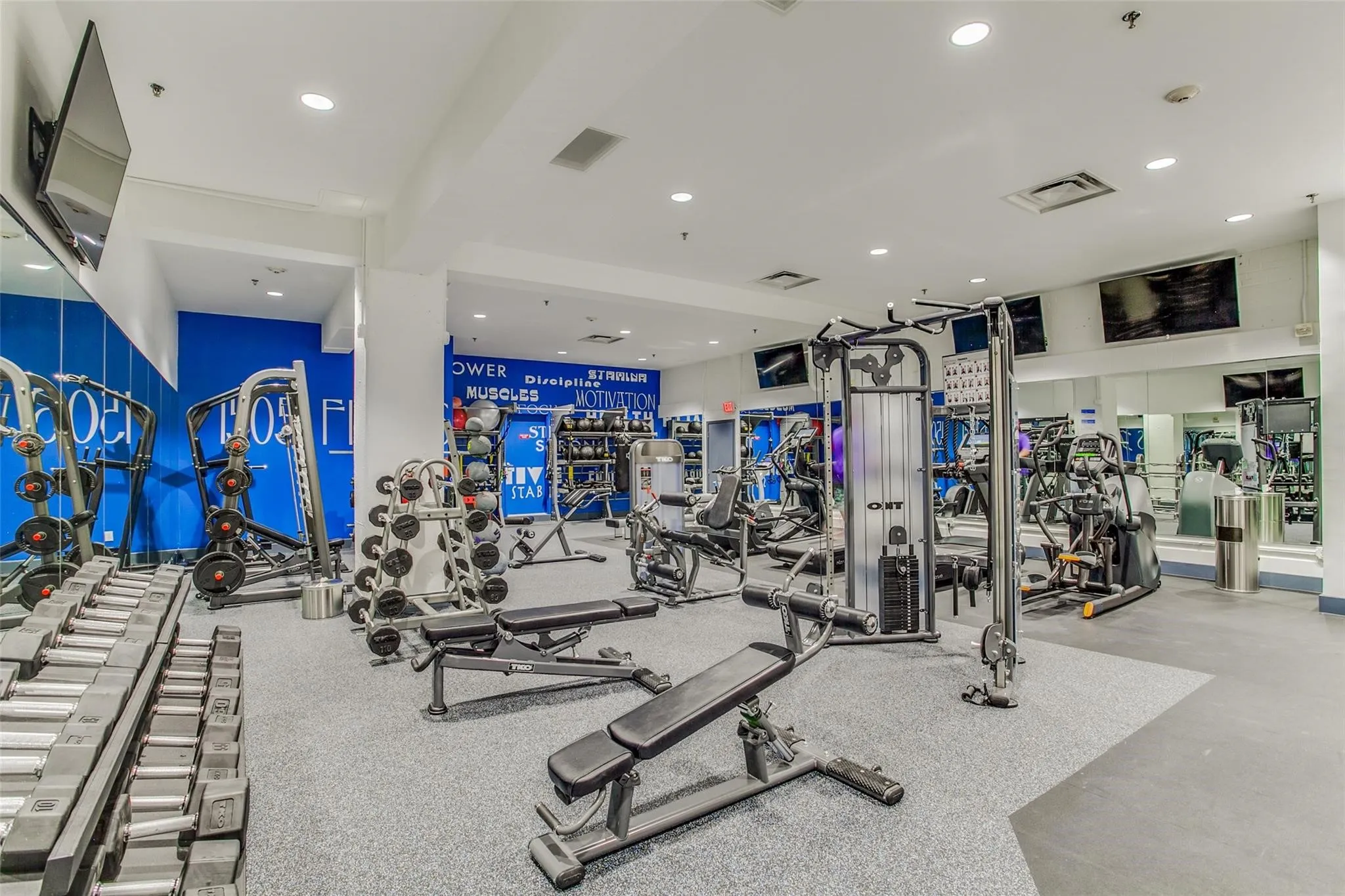 Condominium For Sale in Dallas County , 1505 Elm Street 501, Dallas, Texas 75201, 1 Bedroom, 2 Bathroom, 1 Garage spaces, 1,059 Sqft, built in 1957, Preowned, mls#20836013, Real Estate Agent in Dallas, Homes For Sale in Dallas county, Homes For Sale in Dallas, Realtor in Dallas Texas, Real Estate Brokerage Independent Realty Texas, Luminita Cordes Realtor