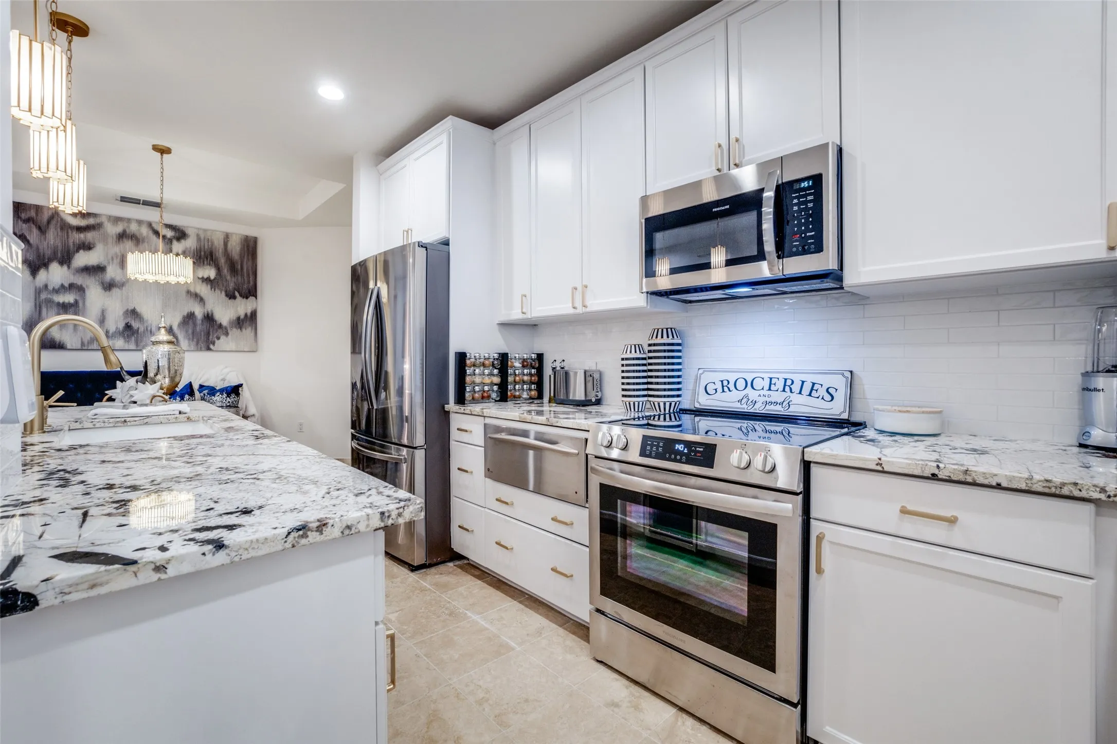 Condominium For Sale in Dallas County , 1505 Elm Street 501, Dallas, Texas 75201, 1 Bedroom, 2 Bathroom, 1 Garage spaces, 1,059 Sqft, built in 1957, Preowned, mls#20836013, Real Estate Agent in Dallas, Homes For Sale in Dallas county, Homes For Sale in Dallas, Realtor in Dallas Texas, Real Estate Brokerage Independent Realty Texas, Luminita Cordes Realtor