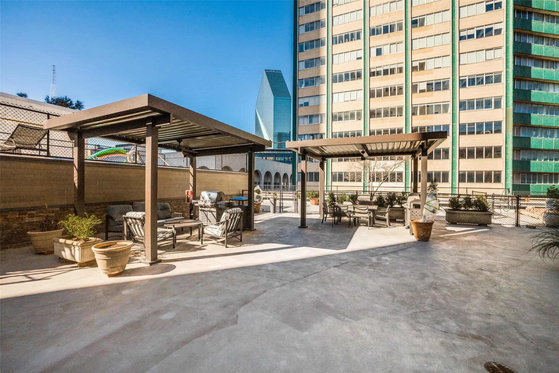 Condominium For Sale in Dallas County , 1505 Elm Street 501, Dallas, Texas 75201, 1 Bedroom, 2 Bathroom, 1 Garage spaces, 1,059 Sqft, built in 1957, Preowned, mls#20836013, Real Estate Agent in Dallas, Homes For Sale in Dallas county, Homes For Sale in Dallas, Realtor in Dallas Texas, Real Estate Brokerage Independent Realty Texas, Luminita Cordes Realtor