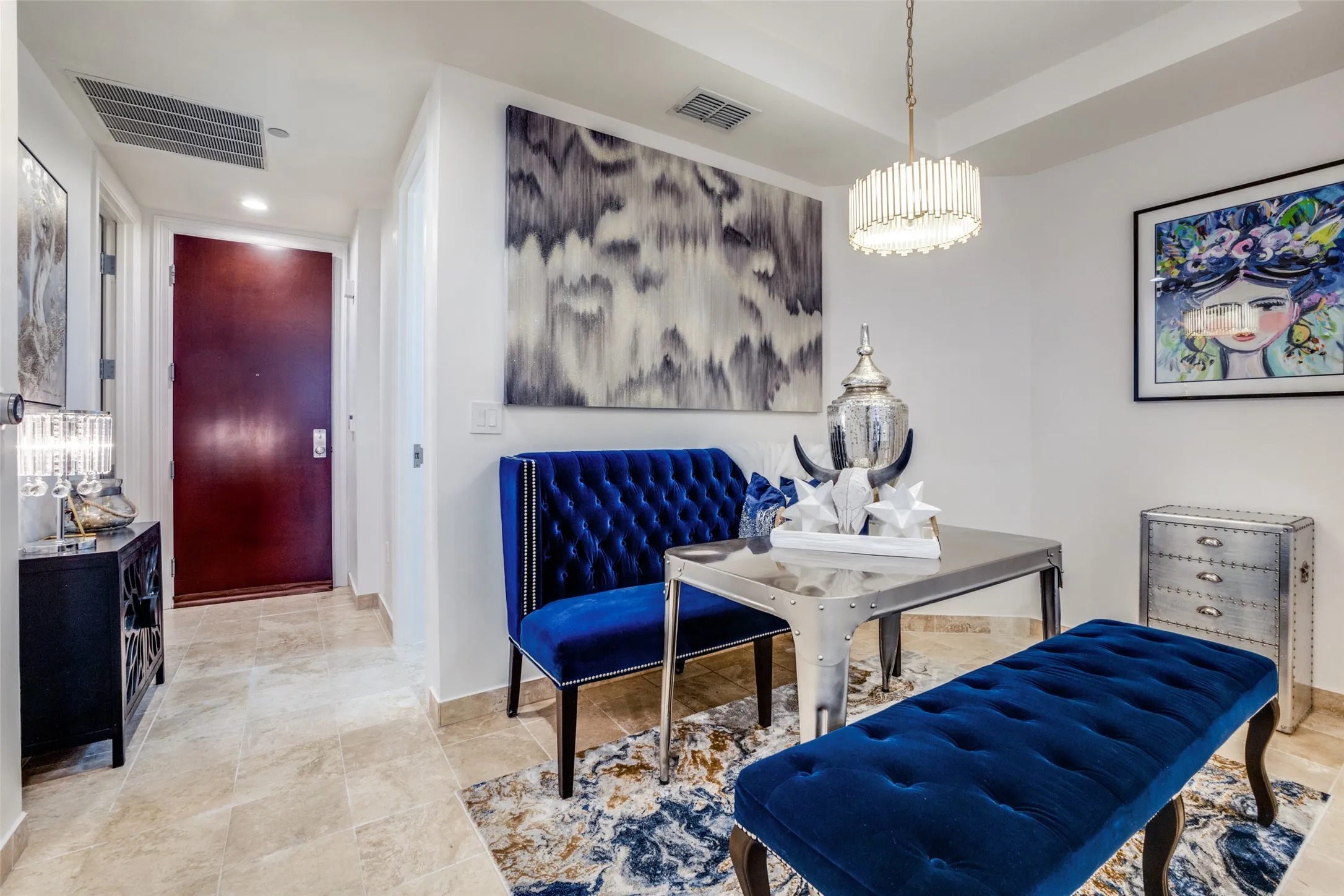 Condominium For Sale in Dallas County , 1505 Elm Street 501, Dallas, Texas 75201, 1 Bedroom, 2 Bathroom, 1 Garage spaces, 1,059 Sqft, built in 1957, Preowned, mls#20836013, Real Estate Agent in Dallas, Homes For Sale in Dallas county, Homes For Sale in Dallas, Realtor in Dallas Texas, Real Estate Brokerage Independent Realty Texas, Luminita Cordes Realtor
