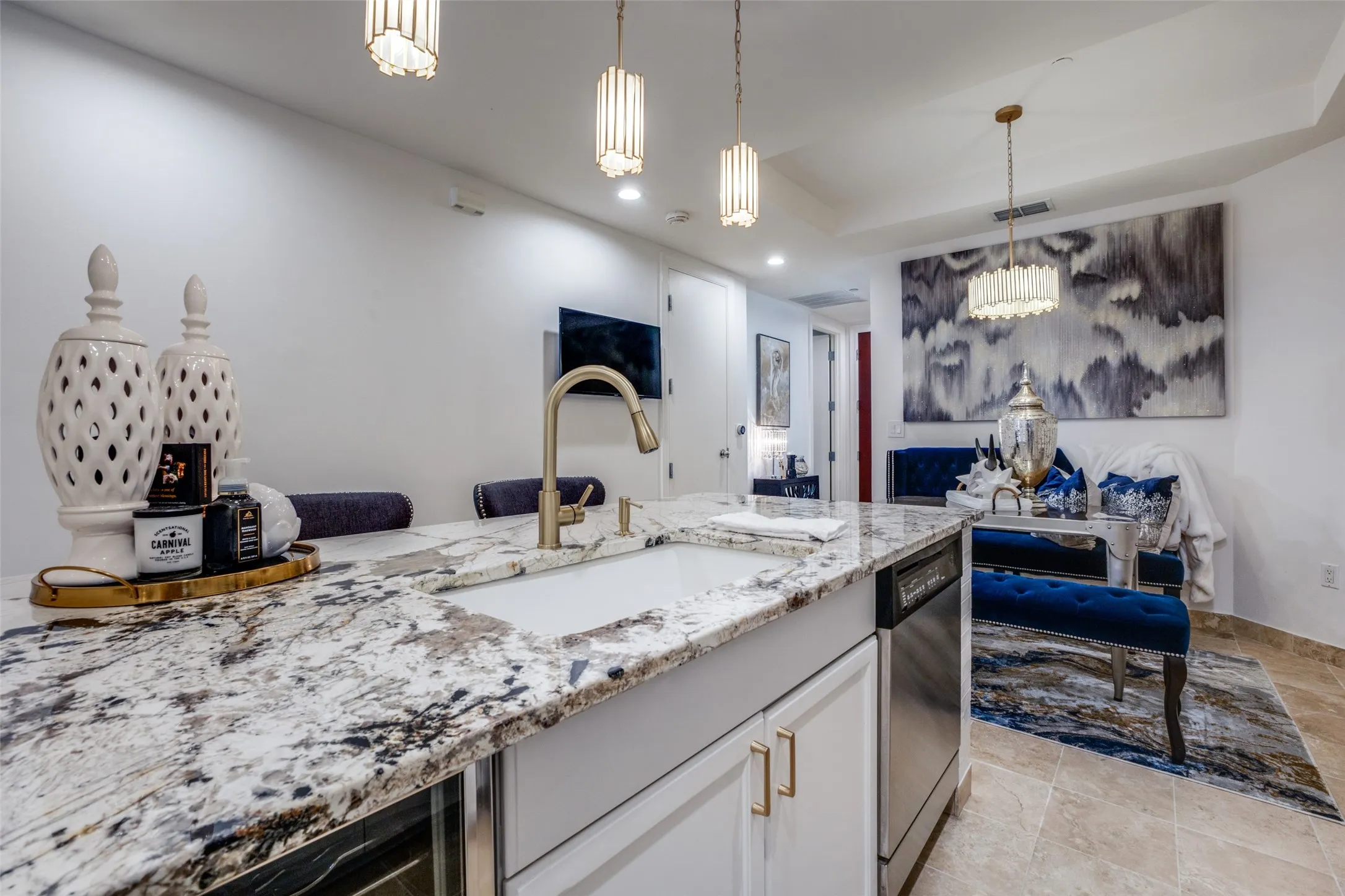 Condominium For Sale in Dallas County , 1505 Elm Street 501, Dallas, Texas 75201, 1 Bedroom, 2 Bathroom, 1 Garage spaces, 1,059 Sqft, built in 1957, Preowned, mls#20836013, Real Estate Agent in Dallas, Homes For Sale in Dallas county, Homes For Sale in Dallas, Realtor in Dallas Texas, Real Estate Brokerage Independent Realty Texas, Luminita Cordes Realtor
