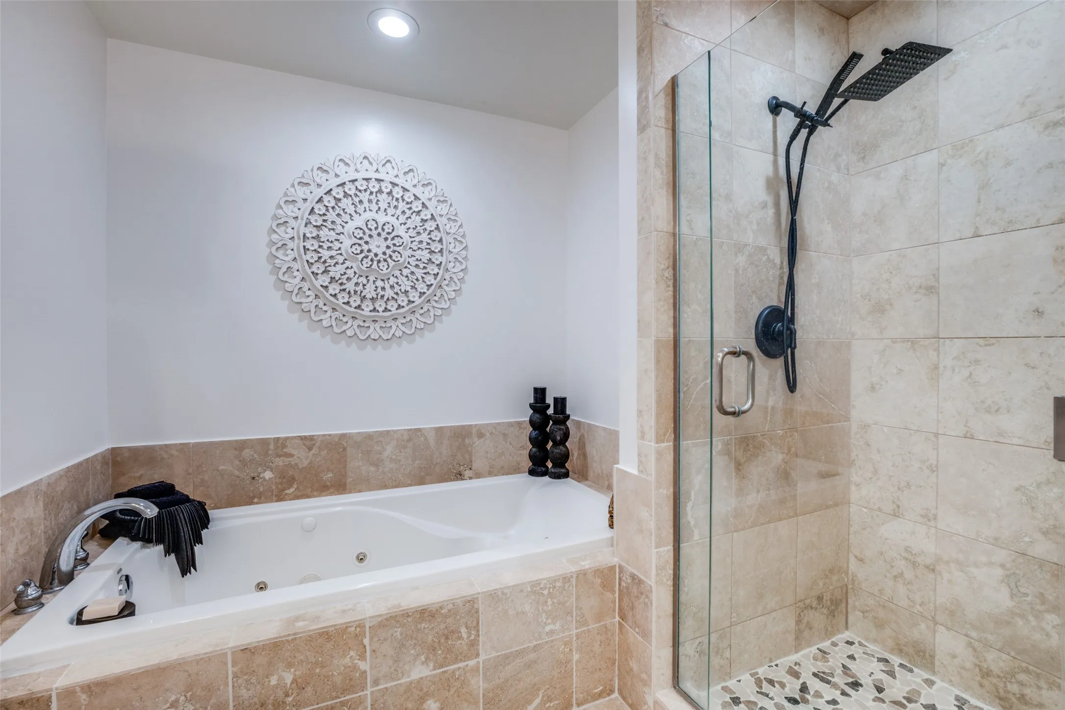 Condominium For Sale in Dallas County , 1505 Elm Street 501, Dallas, Texas 75201, 1 Bedroom, 2 Bathroom, 1 Garage spaces, 1,059 Sqft, built in 1957, Preowned, mls#20836013, Real Estate Agent in Dallas, Homes For Sale in Dallas county, Homes For Sale in Dallas, Realtor in Dallas Texas, Real Estate Brokerage Independent Realty Texas, Luminita Cordes Realtor