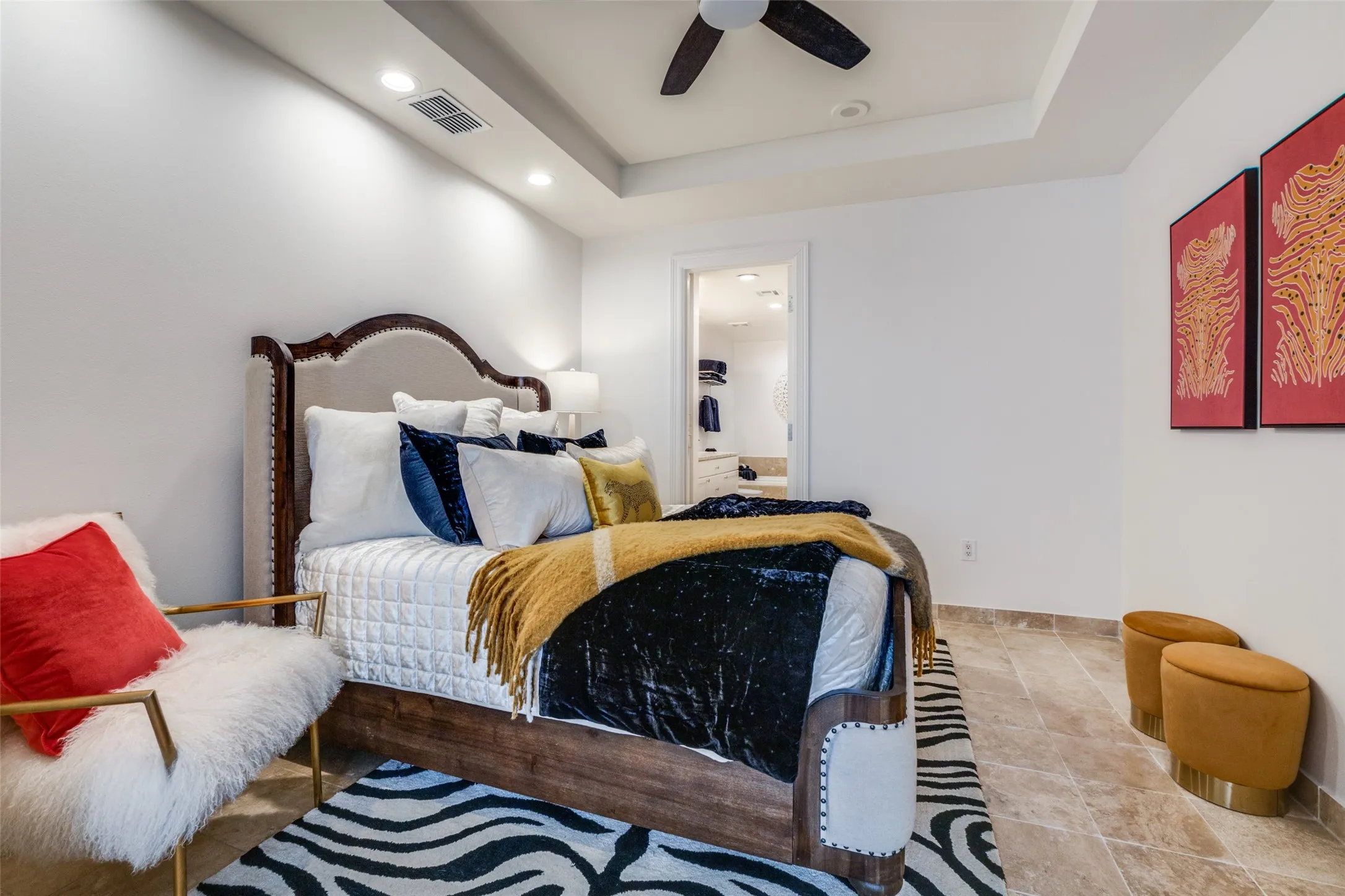 Condominium For Sale in Dallas County , 1505 Elm Street 501, Dallas, Texas 75201, 1 Bedroom, 2 Bathroom, 1 Garage spaces, 1,059 Sqft, built in 1957, Preowned, mls#20836013, Real Estate Agent in Dallas, Homes For Sale in Dallas county, Homes For Sale in Dallas, Realtor in Dallas Texas, Real Estate Brokerage Independent Realty Texas, Luminita Cordes Realtor