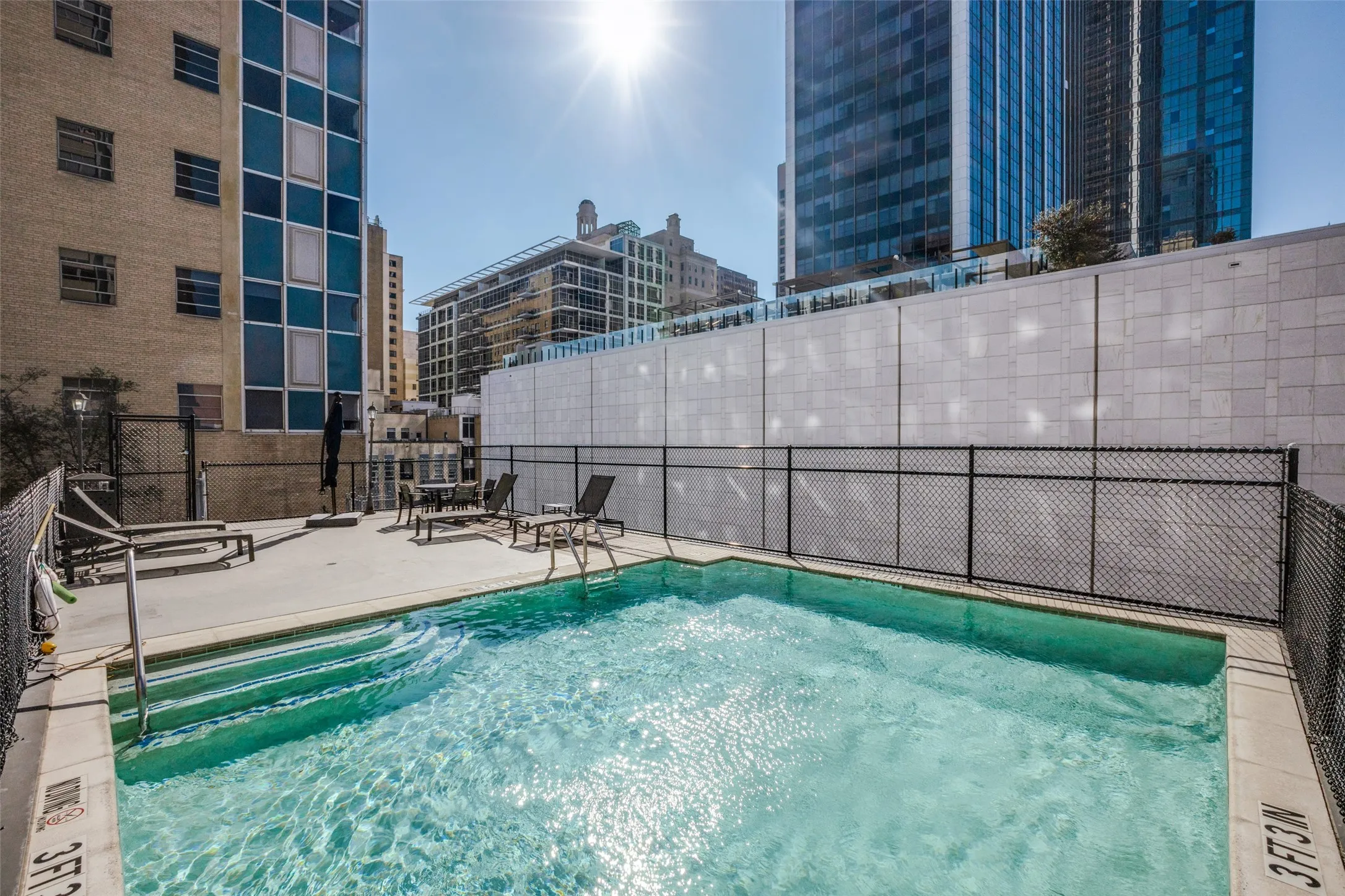 Condominium For Sale in Dallas County , 1505 Elm Street 501, Dallas, Texas 75201, 1 Bedroom, 2 Bathroom, 1 Garage spaces, 1,059 Sqft, built in 1957, Preowned, mls#20836013, Real Estate Agent in Dallas, Homes For Sale in Dallas county, Homes For Sale in Dallas, Realtor in Dallas Texas, Real Estate Brokerage Independent Realty Texas, Luminita Cordes Realtor