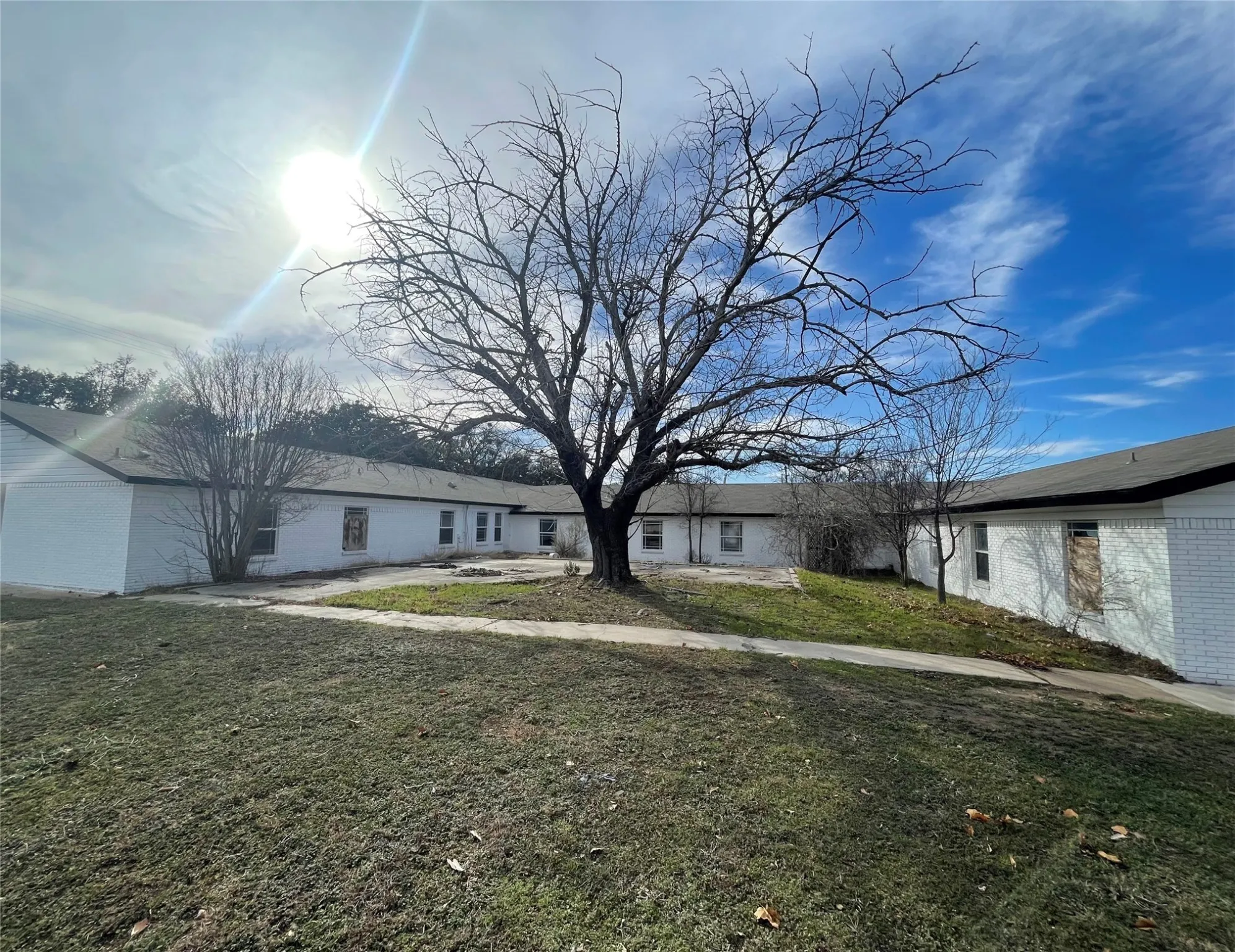 View of front of house featuring a front yard