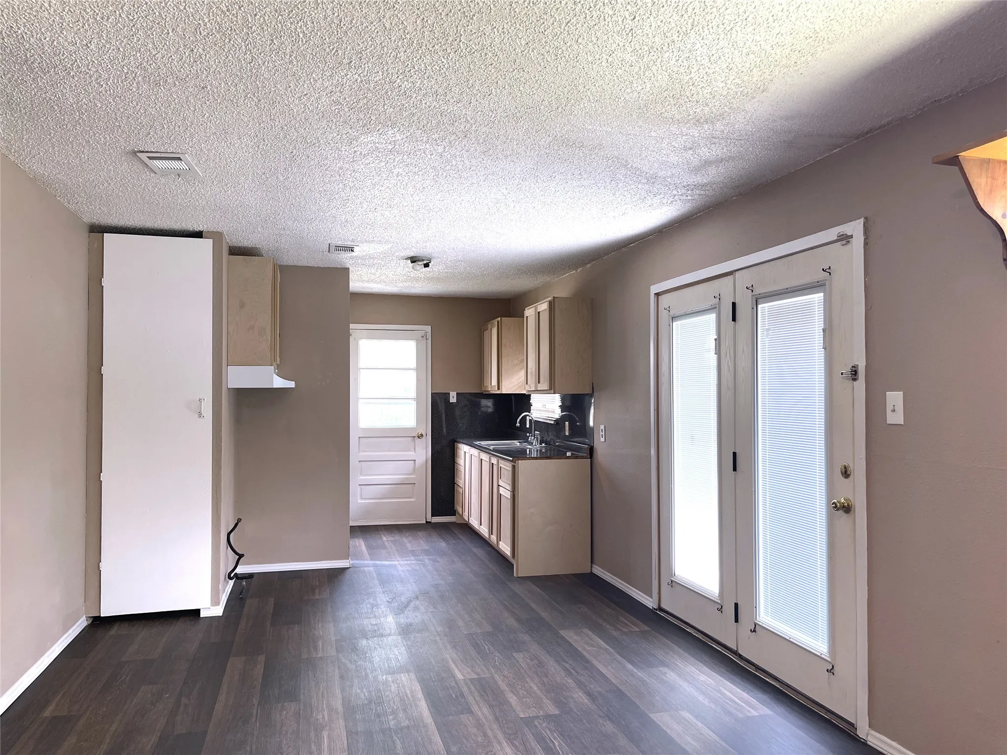 Single Family Residence For Sale in Freestone County , 901 Washington Street, Teague, Texas 75860, 3 Bedroom, 2 Bathroom, Garage spaces, 1,438 Sqft, built in 1990, mls#20845563, Real Estate Agent in Teague, Homes For Sale in Freestone county, Homes For Sale in Teague, Realtor in Teague Texas, Real Estate Brokerage Independent Realty Texas, Luminita Cordes Realtor