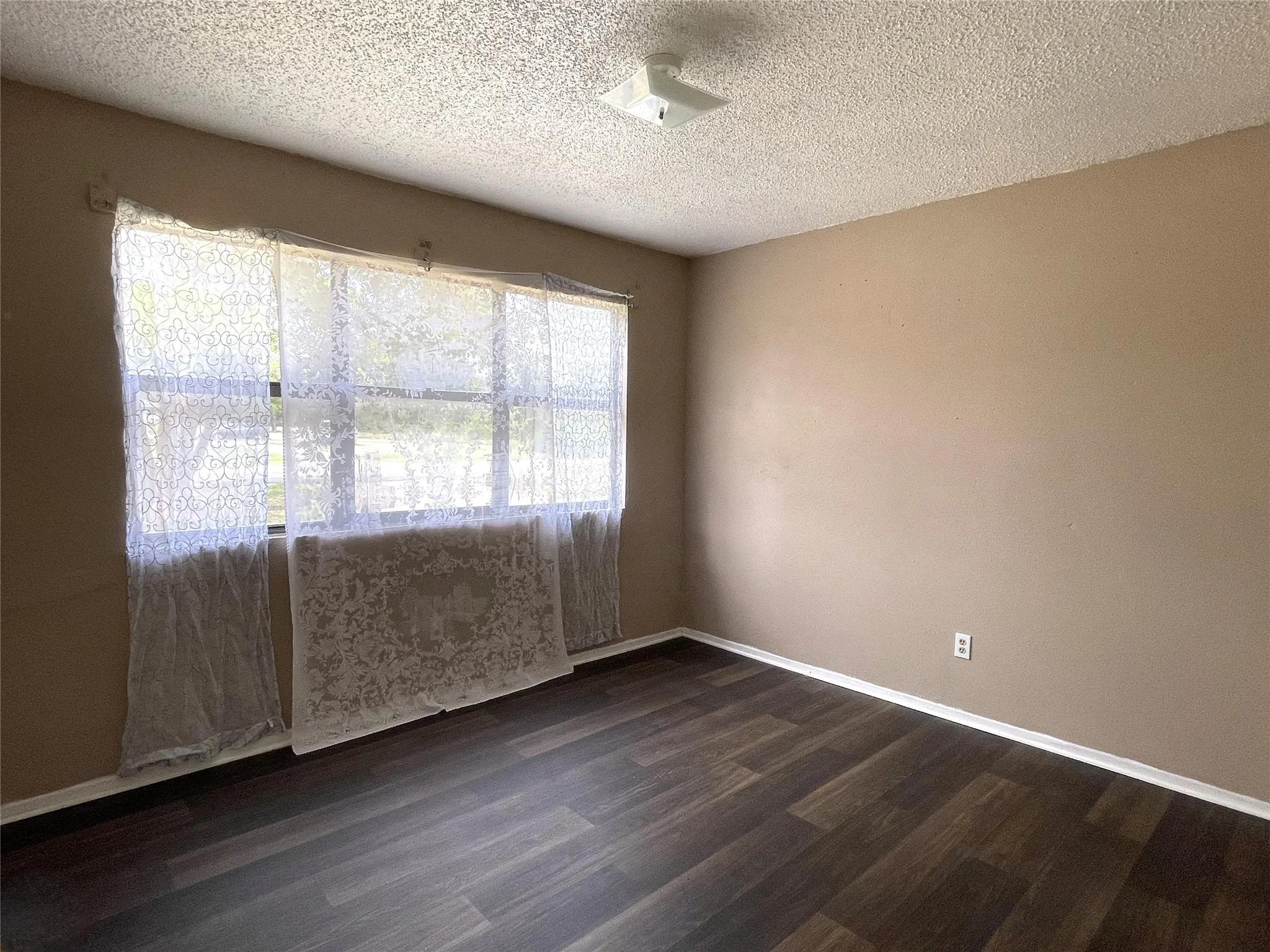 Single Family Residence For Sale in Freestone County , 901 Washington Street, Teague, Texas 75860, 3 Bedroom, 2 Bathroom, Garage spaces, 1,438 Sqft, built in 1990, mls#20845563, Real Estate Agent in Teague, Homes For Sale in Freestone county, Homes For Sale in Teague, Realtor in Teague Texas, Real Estate Brokerage Independent Realty Texas, Luminita Cordes Realtor