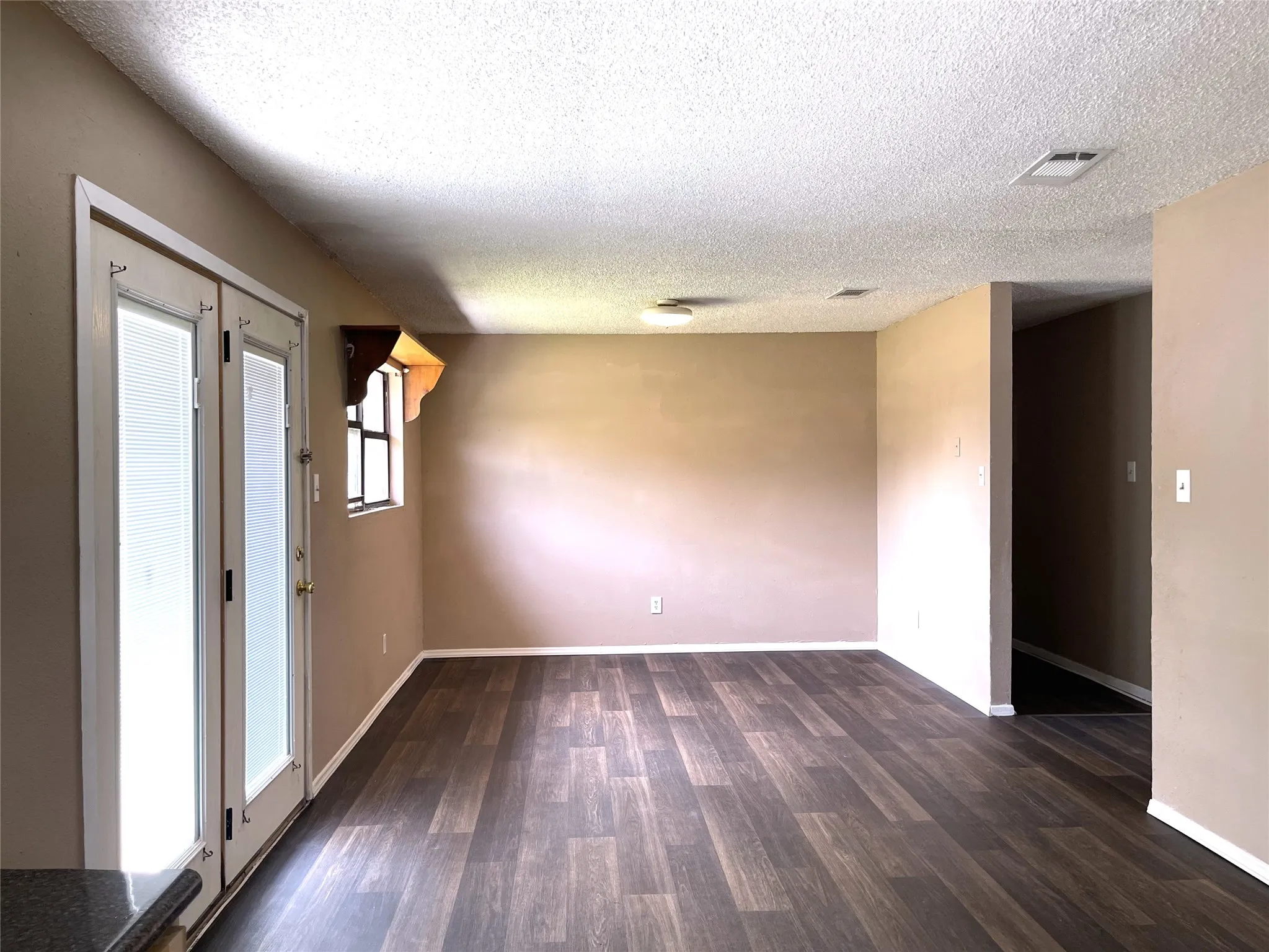 Single Family Residence For Sale in Freestone County , 901 Washington Street, Teague, Texas 75860, 3 Bedroom, 2 Bathroom, Garage spaces, 1,438 Sqft, built in 1990, mls#20845563, Real Estate Agent in Teague, Homes For Sale in Freestone county, Homes For Sale in Teague, Realtor in Teague Texas, Real Estate Brokerage Independent Realty Texas, Luminita Cordes Realtor