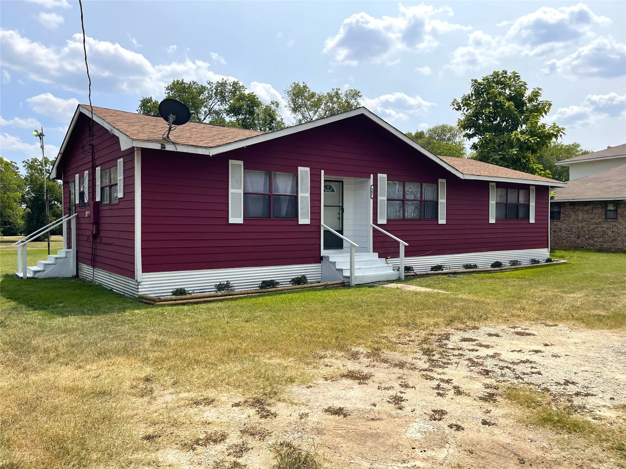 Single Family Residence For Sale in Freestone County , 901 Washington Street, Teague, Texas 75860, 3 Bedroom, 2 Bathroom, Garage spaces, 1,438 Sqft, built in 1990, mls#20845563, Real Estate Agent in Teague, Homes For Sale in Freestone county, Homes For Sale in Teague, Realtor in Teague Texas, Real Estate Brokerage Independent Realty Texas, Luminita Cordes Realtor