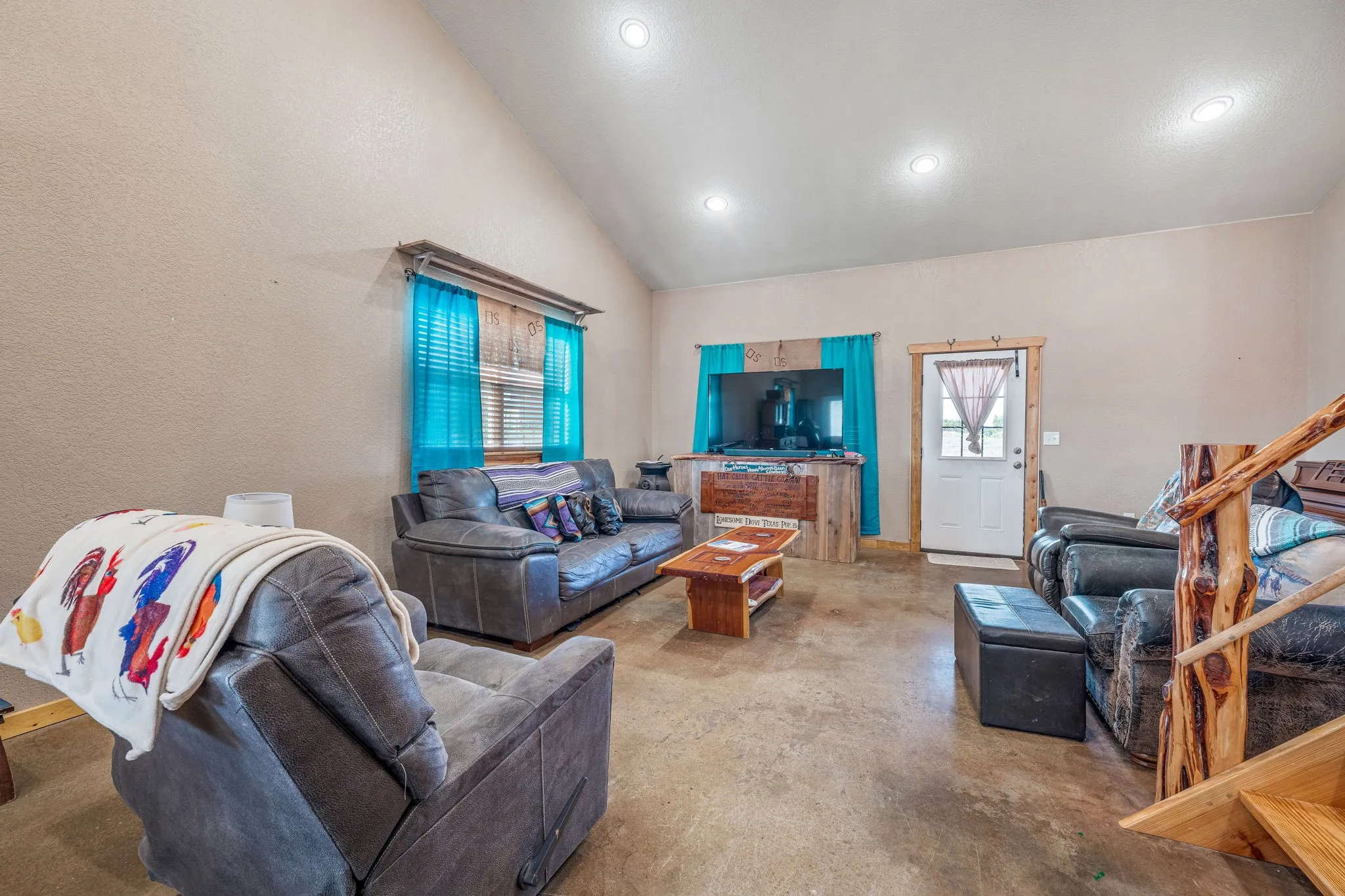 Single Family Residence For Sale in Erath County , 900 Lookout Point, Stephenville, Texas 76401, 3 Bedroom, 3 Bathroom, Garage spaces, 1,584 Sqft, built in 2016, Preowned, mls#20849616, Real Estate Agent in Stephenville, Homes For Sale in Erath county, Homes For Sale in Stephenville, Realtor in Stephenville Texas, Real Estate Brokerage Independent Realty Texas, Luminita Cordes Realtor