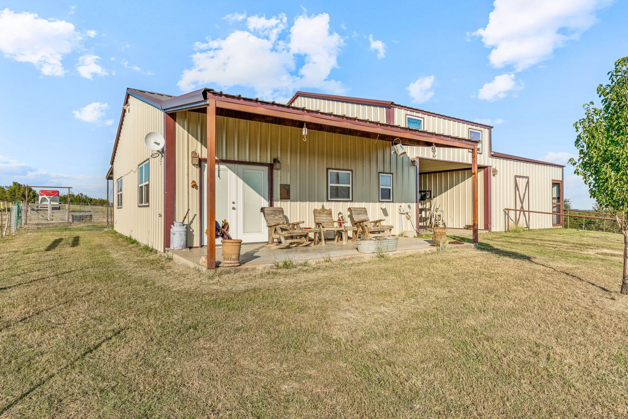 Single Family Residence For Sale in Erath County , 900 Lookout Point, Stephenville, Texas 76401, 3 Bedroom, 3 Bathroom, Garage spaces, 1,584 Sqft, built in 2016, Preowned, mls#20849616, Real Estate Agent in Stephenville, Homes For Sale in Erath county, Homes For Sale in Stephenville, Realtor in Stephenville Texas, Real Estate Brokerage Independent Realty Texas, Luminita Cordes Realtor