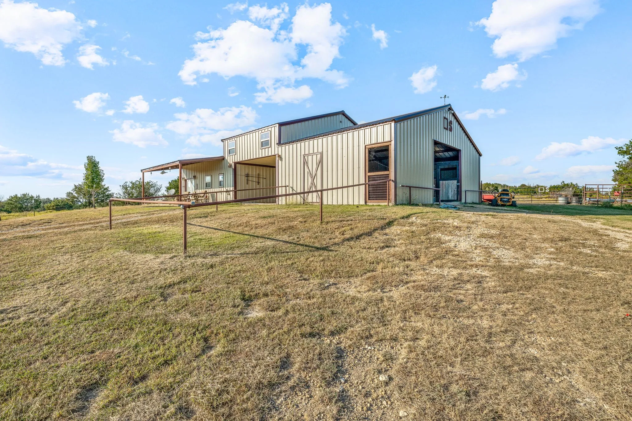 Single Family Residence For Sale in Erath County , 900 Lookout Point, Stephenville, Texas 76401, 3 Bedroom, 3 Bathroom, Garage spaces, 1,584 Sqft, built in 2016, Preowned, mls#20849616, Real Estate Agent in Stephenville, Homes For Sale in Erath county, Homes For Sale in Stephenville, Realtor in Stephenville Texas, Real Estate Brokerage Independent Realty Texas, Luminita Cordes Realtor