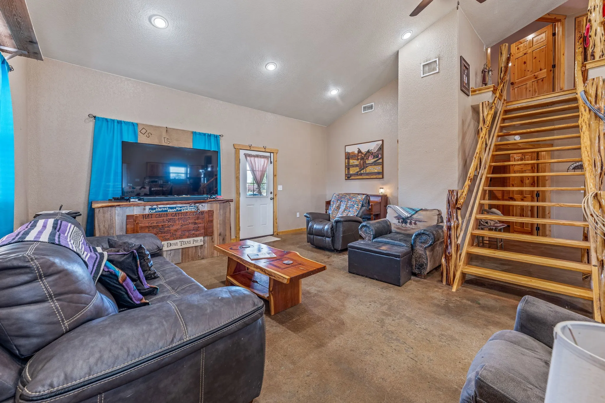 Single Family Residence For Sale in Erath County , 900 Lookout Point, Stephenville, Texas 76401, 3 Bedroom, 3 Bathroom, Garage spaces, 1,584 Sqft, built in 2016, Preowned, mls#20849616, Real Estate Agent in Stephenville, Homes For Sale in Erath county, Homes For Sale in Stephenville, Realtor in Stephenville Texas, Real Estate Brokerage Independent Realty Texas, Luminita Cordes Realtor