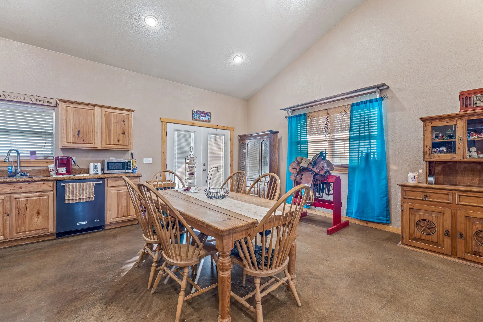 Single Family Residence For Sale in Erath County , 900 Lookout Point, Stephenville, Texas 76401, 3 Bedroom, 3 Bathroom, Garage spaces, 1,584 Sqft, built in 2016, Preowned, mls#20849616, Real Estate Agent in Stephenville, Homes For Sale in Erath county, Homes For Sale in Stephenville, Realtor in Stephenville Texas, Real Estate Brokerage Independent Realty Texas, Luminita Cordes Realtor