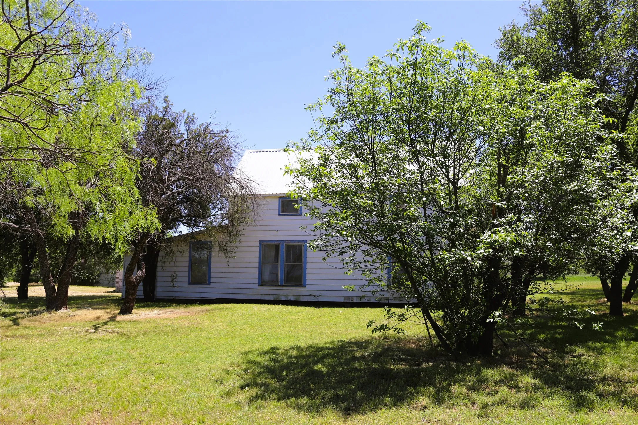 Farm For Sale in Clay County , 10543 Old Joy Shannon Road, Henrietta, Texas 76365, 3 Bedroom, 1 Bathroom, 1 Garage spaces, 928 Sqft, built in 1930, mls#20850120, Real Estate Agent in Henrietta, Homes For Sale in Clay county, Homes For Sale in Henrietta, Realtor in Henrietta Texas, Real Estate Brokerage Independent Realty Texas, Luminita Cordes Realtor