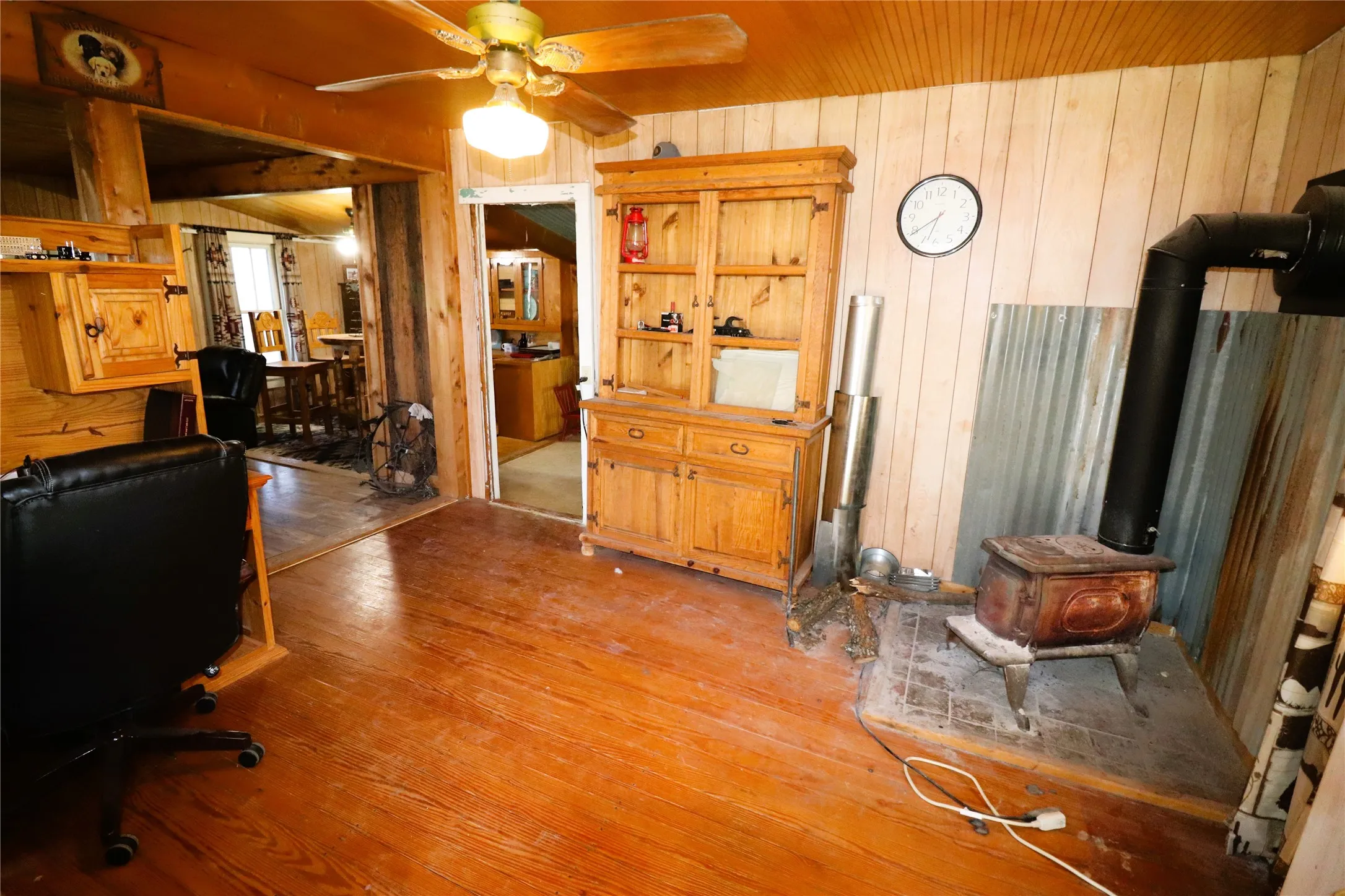 Farm For Sale in Clay County , 10543 Old Joy Shannon Road, Henrietta, Texas 76365, 3 Bedroom, 1 Bathroom, 1 Garage spaces, 928 Sqft, built in 1930, mls#20850120, Real Estate Agent in Henrietta, Homes For Sale in Clay county, Homes For Sale in Henrietta, Realtor in Henrietta Texas, Real Estate Brokerage Independent Realty Texas, Luminita Cordes Realtor