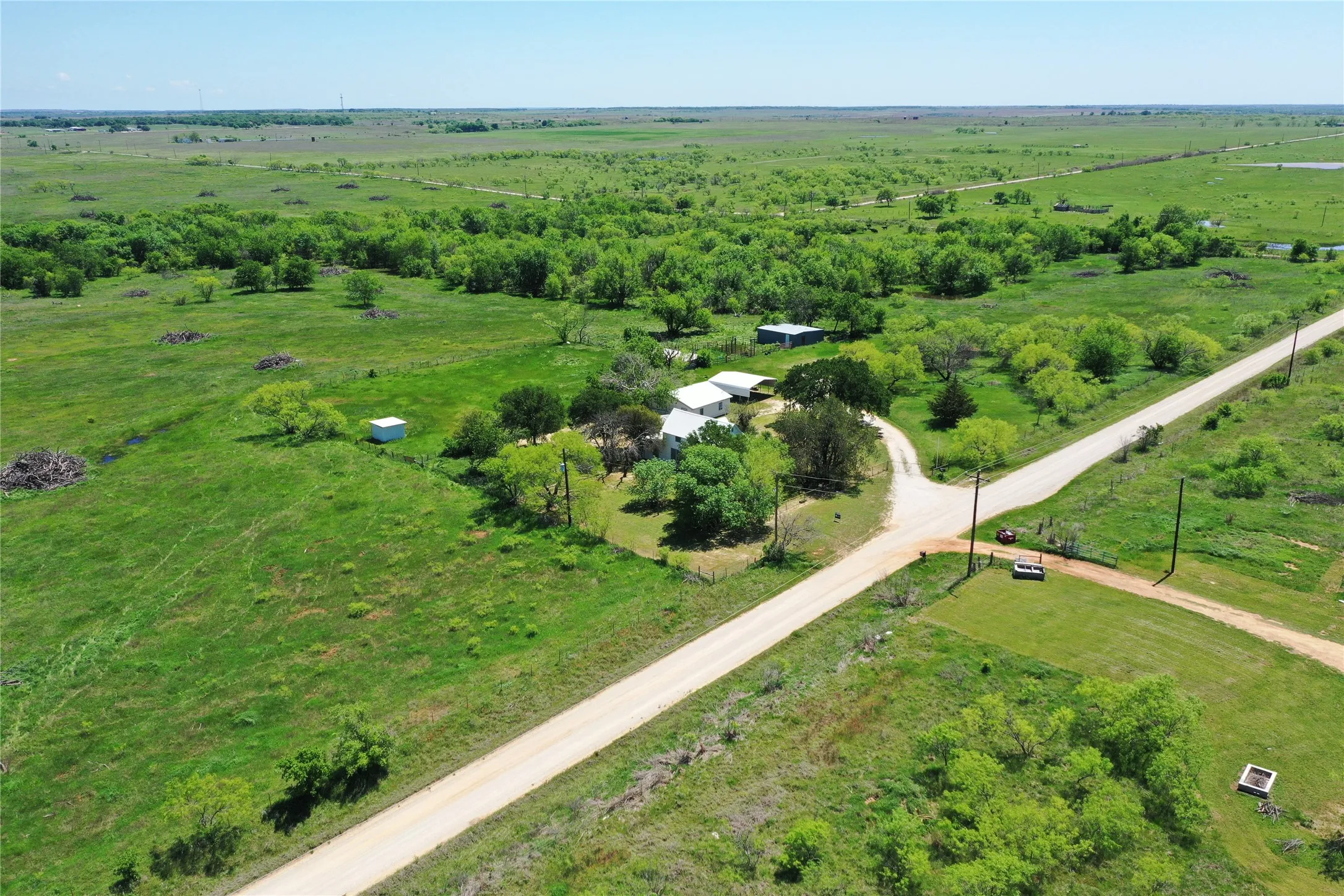 Farm For Sale in Clay County , 10543 Old Joy Shannon Road, Henrietta, Texas 76365, 3 Bedroom, 1 Bathroom, 1 Garage spaces, 928 Sqft, built in 1930, mls#20850120, Real Estate Agent in Henrietta, Homes For Sale in Clay county, Homes For Sale in Henrietta, Realtor in Henrietta Texas, Real Estate Brokerage Independent Realty Texas, Luminita Cordes Realtor