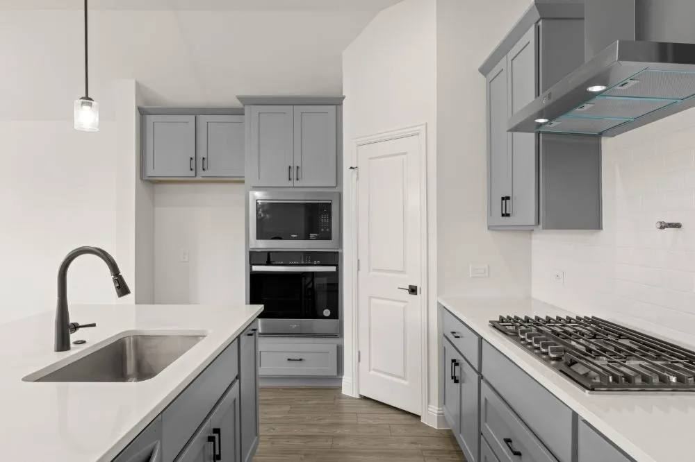 16. 231 Ivory Brook - Kitchen (4)