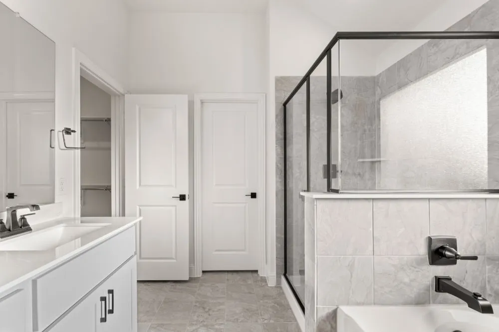28. 231 Ivory Brook - Bath (2)
