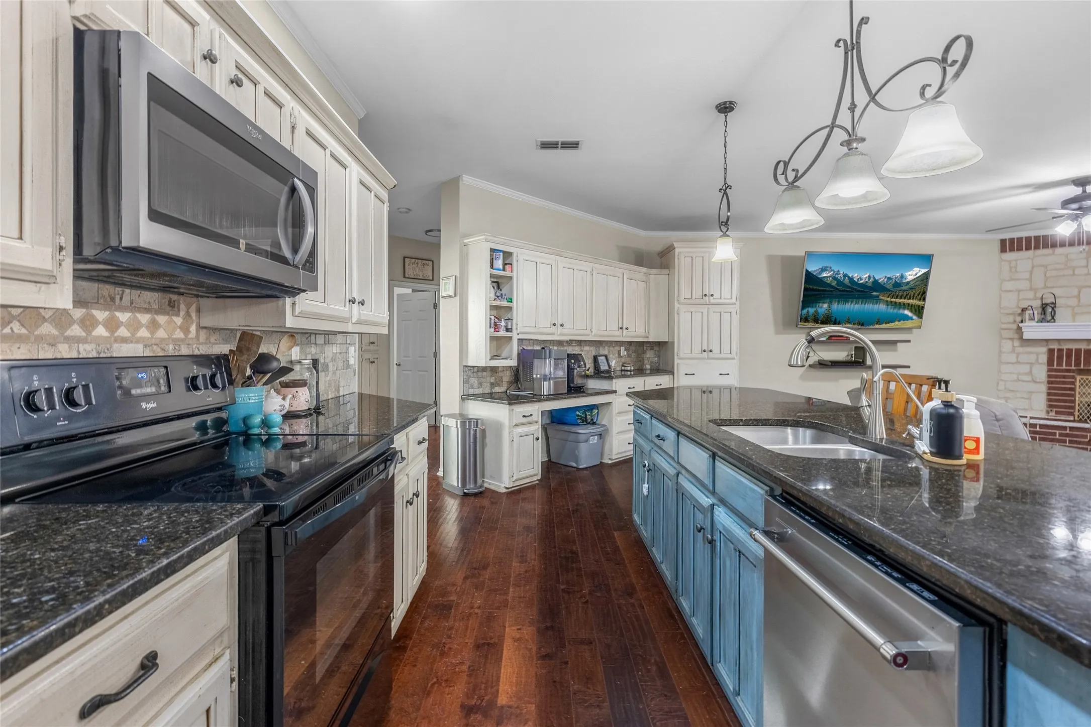 Single Family Residence For Sale in Hopkins County , 302 Briarwood Lane, Sulphur Springs, Texas 75482, 4 Bedroom, 3 Bathroom, 2 Garage spaces, 3,000 Sqft, built in 1998, Preowned, mls#20852501, Real Estate Agent in Sulphur Springs, Homes For Sale in Hopkins county, Homes For Sale in Sulphur Springs, Realtor in Sulphur Springs Texas, Real Estate Brokerage Independent Realty Texas, Luminita Cordes Realtor