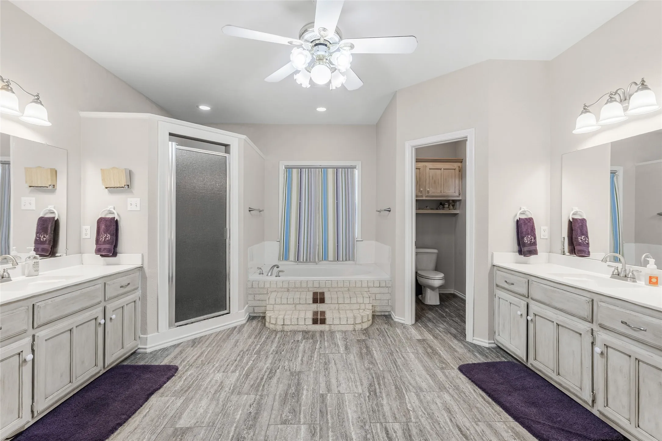 Single Family Residence For Sale in Hopkins County , 302 Briarwood Lane, Sulphur Springs, Texas 75482, 4 Bedroom, 3 Bathroom, 2 Garage spaces, 3,000 Sqft, built in 1998, Preowned, mls#20852501, Real Estate Agent in Sulphur Springs, Homes For Sale in Hopkins county, Homes For Sale in Sulphur Springs, Realtor in Sulphur Springs Texas, Real Estate Brokerage Independent Realty Texas, Luminita Cordes Realtor