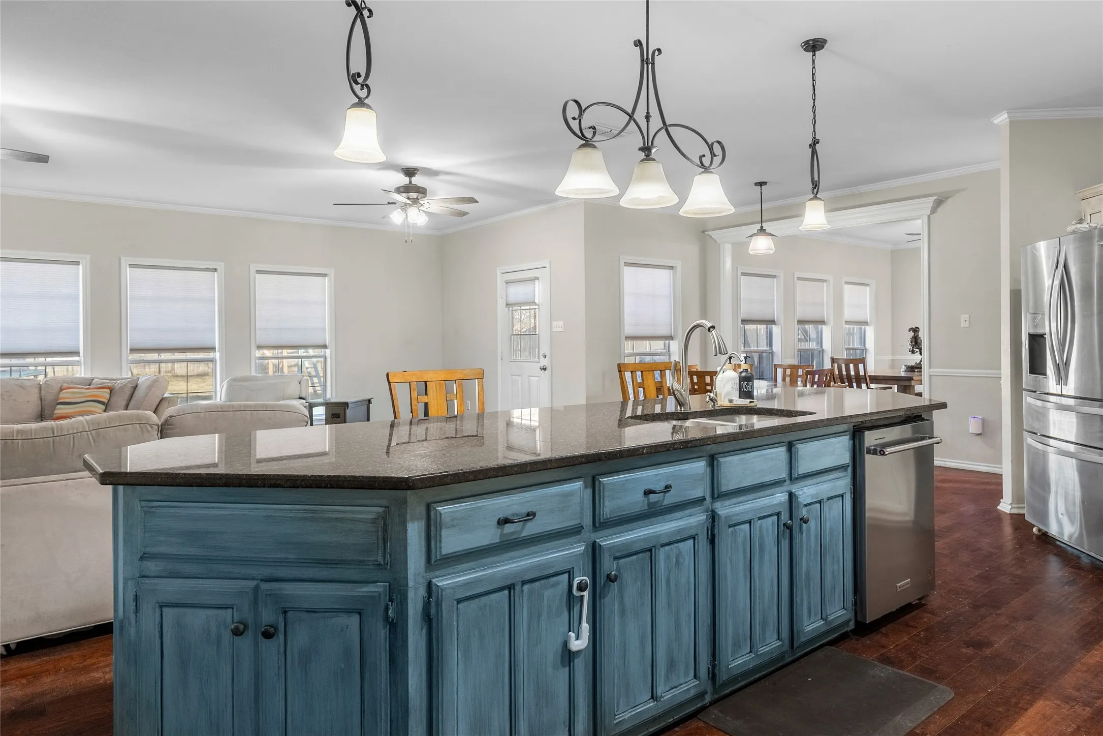 Single Family Residence For Sale in Hopkins County , 302 Briarwood Lane, Sulphur Springs, Texas 75482, 4 Bedroom, 3 Bathroom, 2 Garage spaces, 3,000 Sqft, built in 1998, Preowned, mls#20852501, Real Estate Agent in Sulphur Springs, Homes For Sale in Hopkins county, Homes For Sale in Sulphur Springs, Realtor in Sulphur Springs Texas, Real Estate Brokerage Independent Realty Texas, Luminita Cordes Realtor